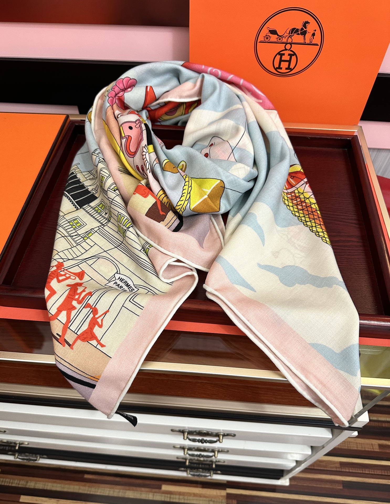 上新。爱马仕2026秋冬新款【太空探索】[爱心]新一季丝巾采购清单估计各位养马人们已经列好了[太阳]我就