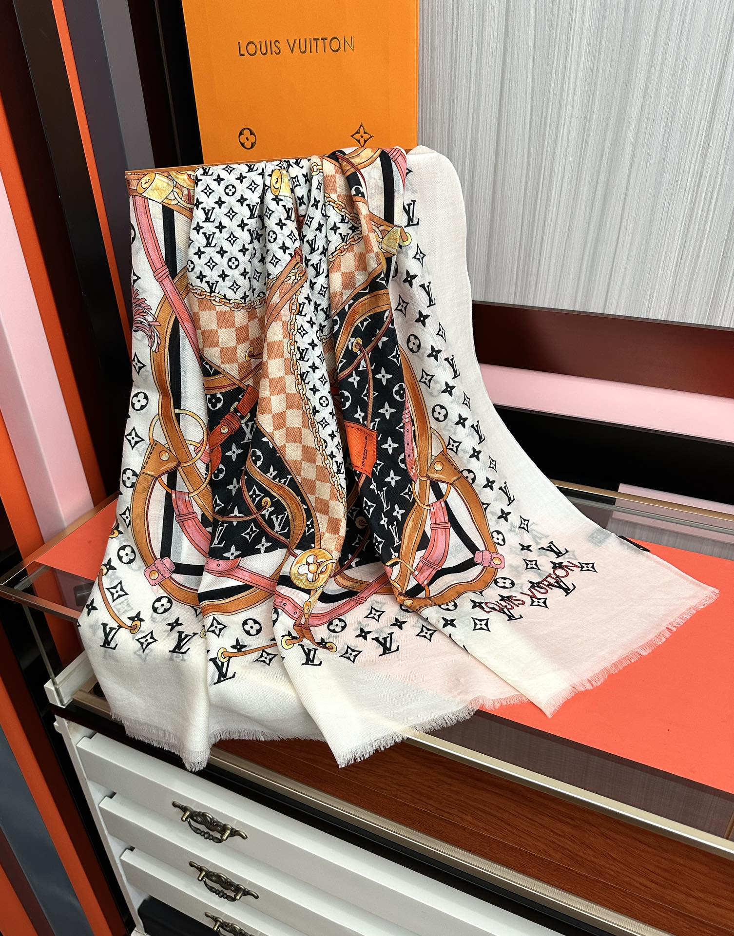 。新新 L v家 2026今年最流行的款式[得意]真心赞👍😘💍实物真心美 🎀披肩配以印花💓💃🏻无论设计喷