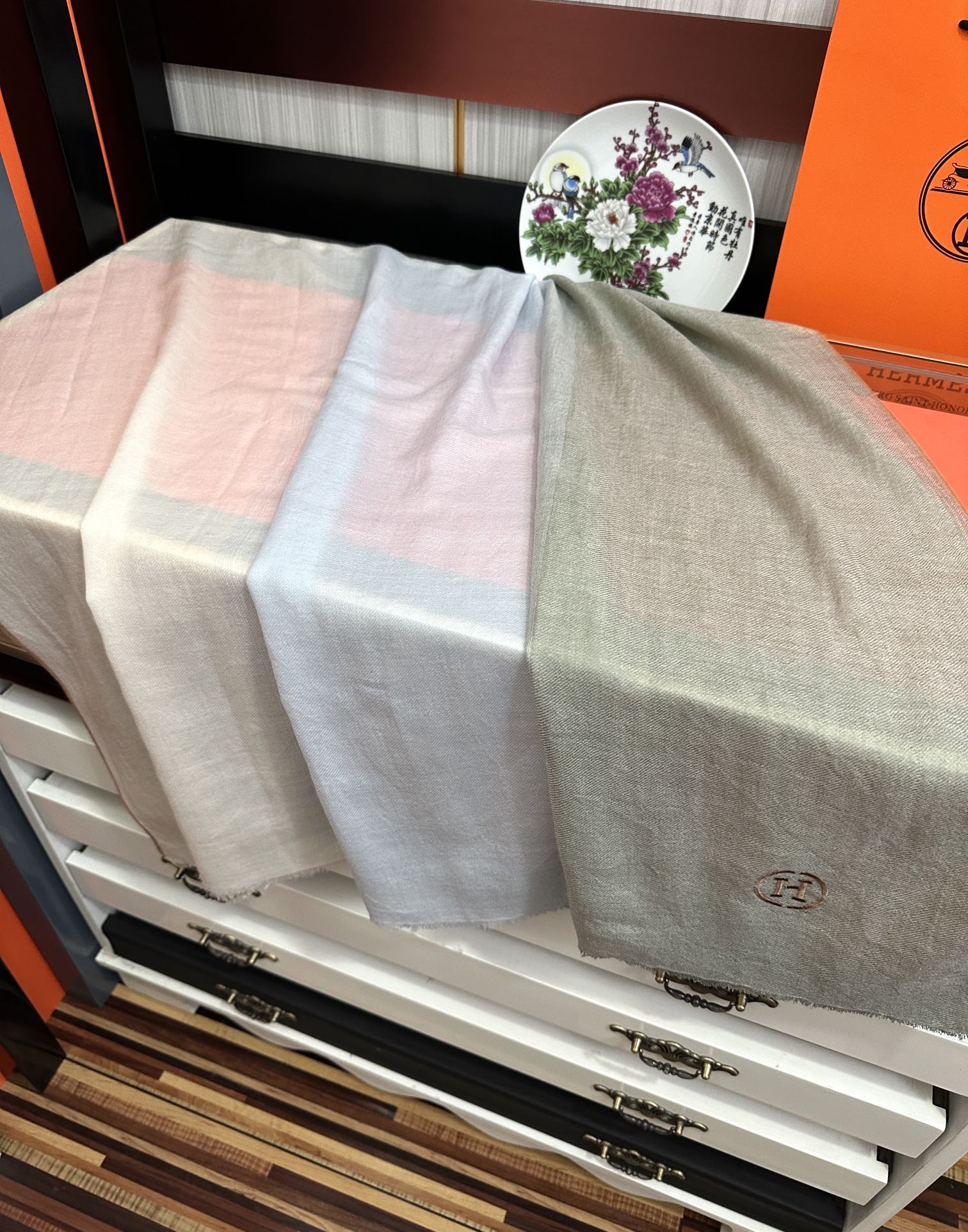 新款2026。爱马士🧣太美了[庆祝]万众瞩目经典版到货🎆最优质的年轻设计师推出的最新概念👓搭配调色纱染再