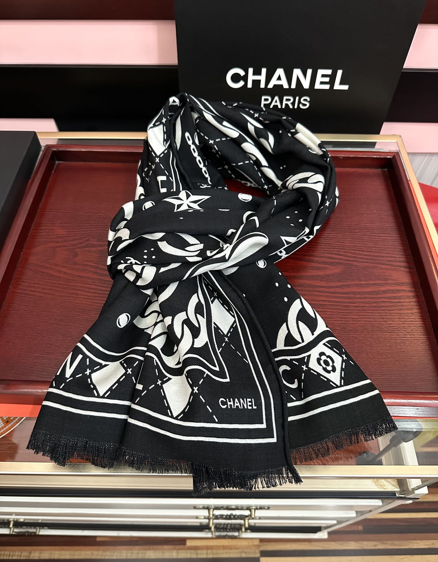 。新款 小香2026 双面同色 双c涂鸦黑白搭配顶级设计[嘴唇]太美了[吃瓜]下手一定要快[嘴唇]四季都