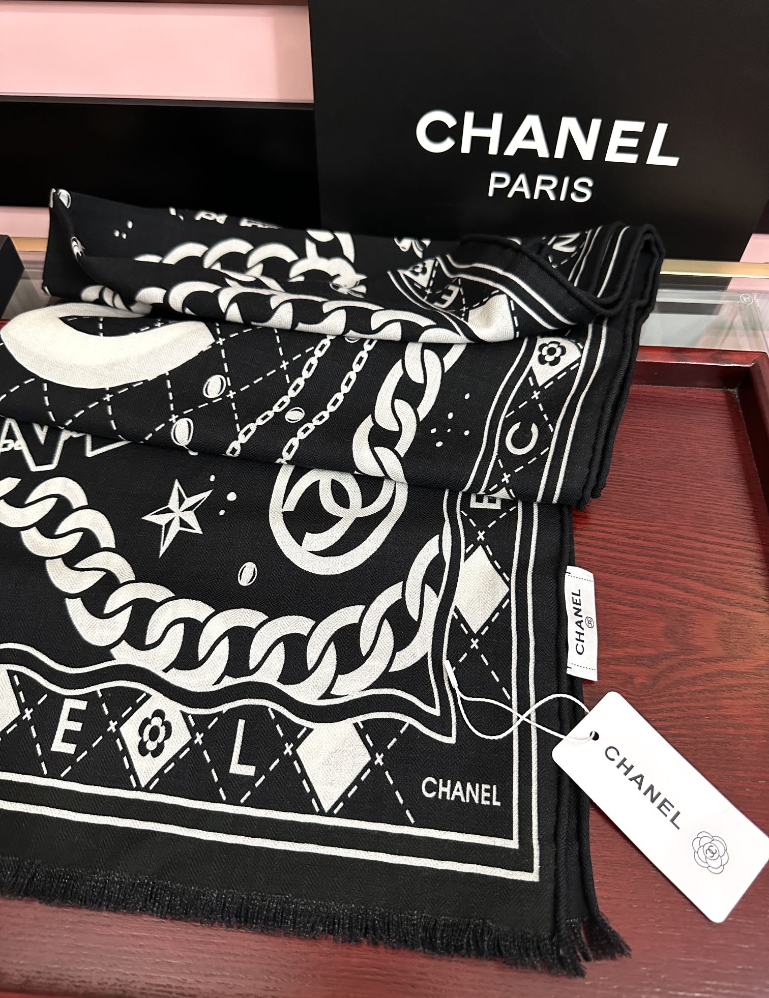 。新款 小香2026 双面同色 双c涂鸦黑白搭配顶级设计[嘴唇]太美了[吃瓜]下手一定要快[嘴唇]四季都