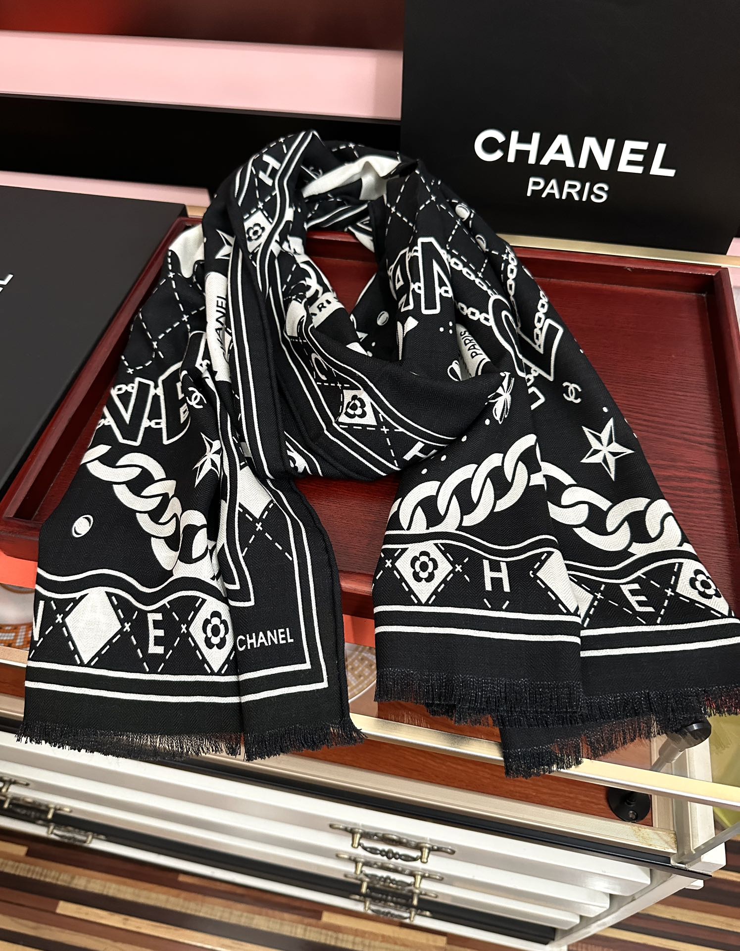 。新款 小香2026 双面同色 双c涂鸦黑白搭配顶级设计[嘴唇]太美了[吃瓜]下手一定要快[嘴唇]四季都