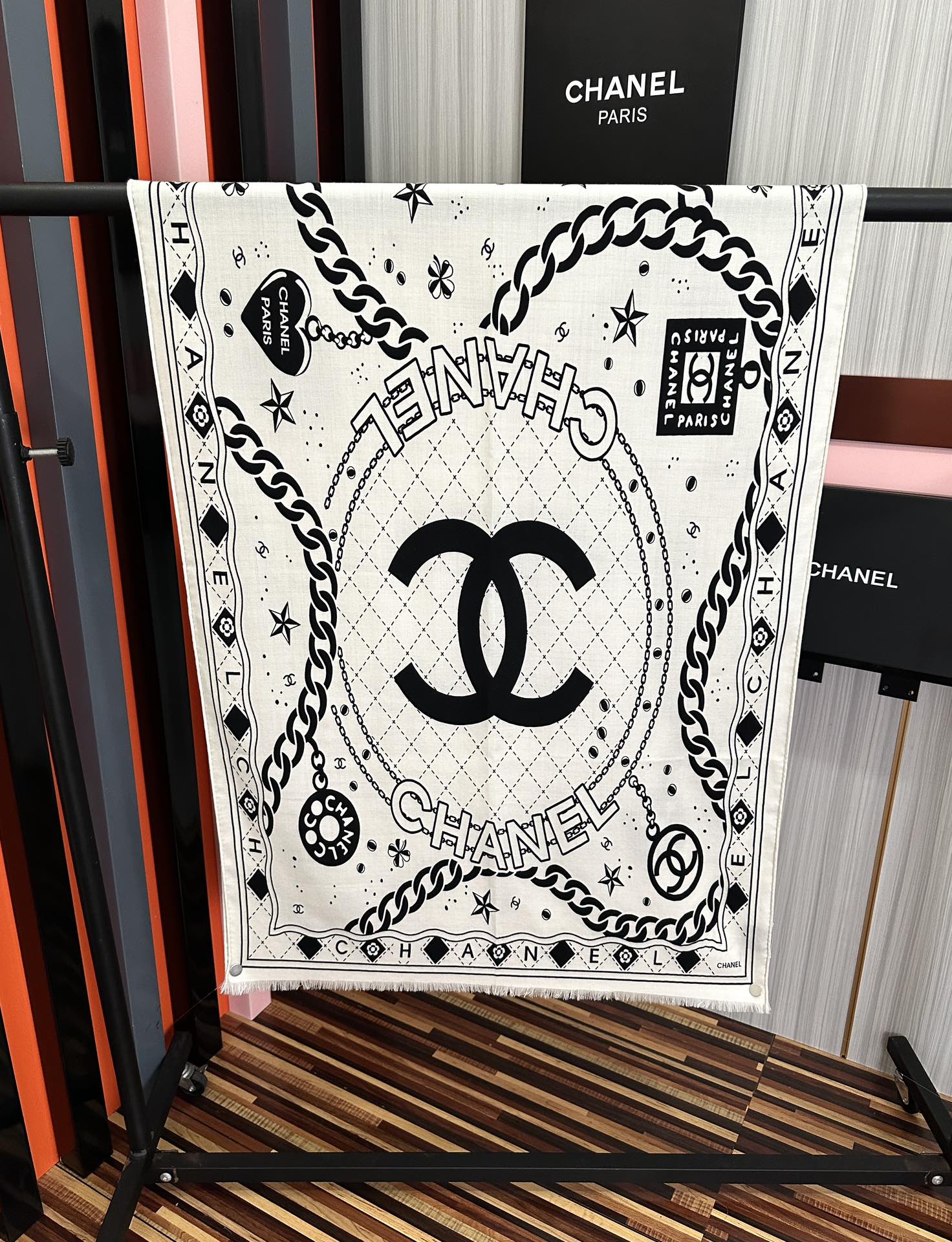 。新款 小香2026 双面同色 双c涂鸦黑白搭配顶级设计[嘴唇]太美了[吃瓜]下手一定要快[嘴唇]四季都