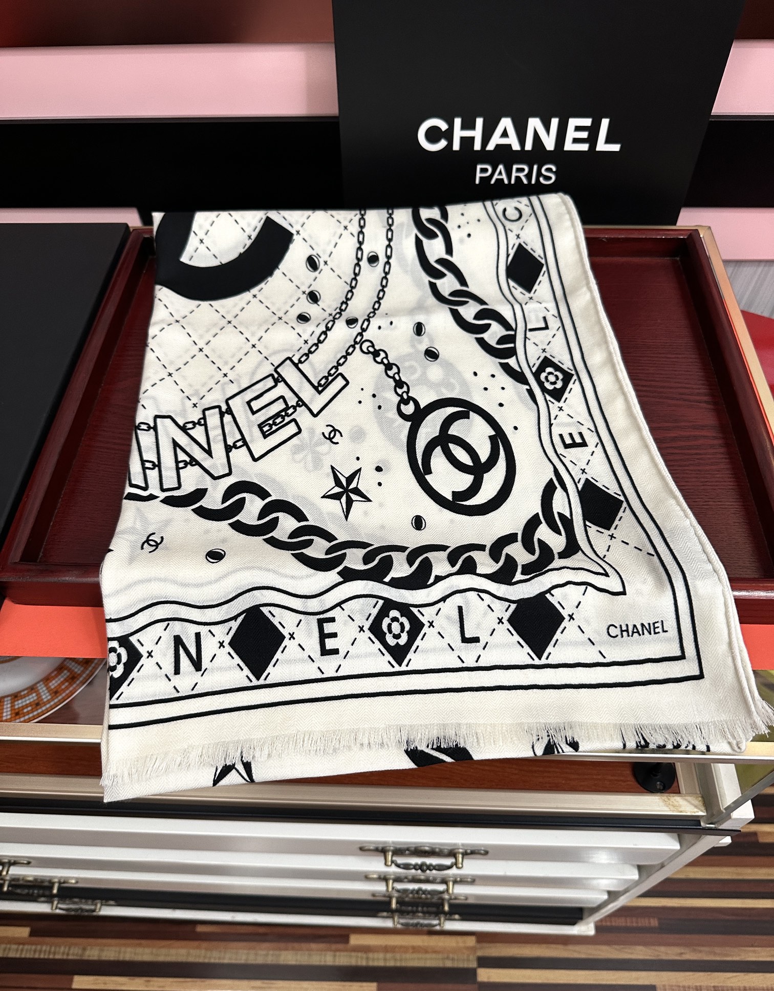 。新款 小香2026 双面同色 双c涂鸦黑白搭配顶级设计[嘴唇]太美了[吃瓜]下手一定要快[嘴唇]四季都