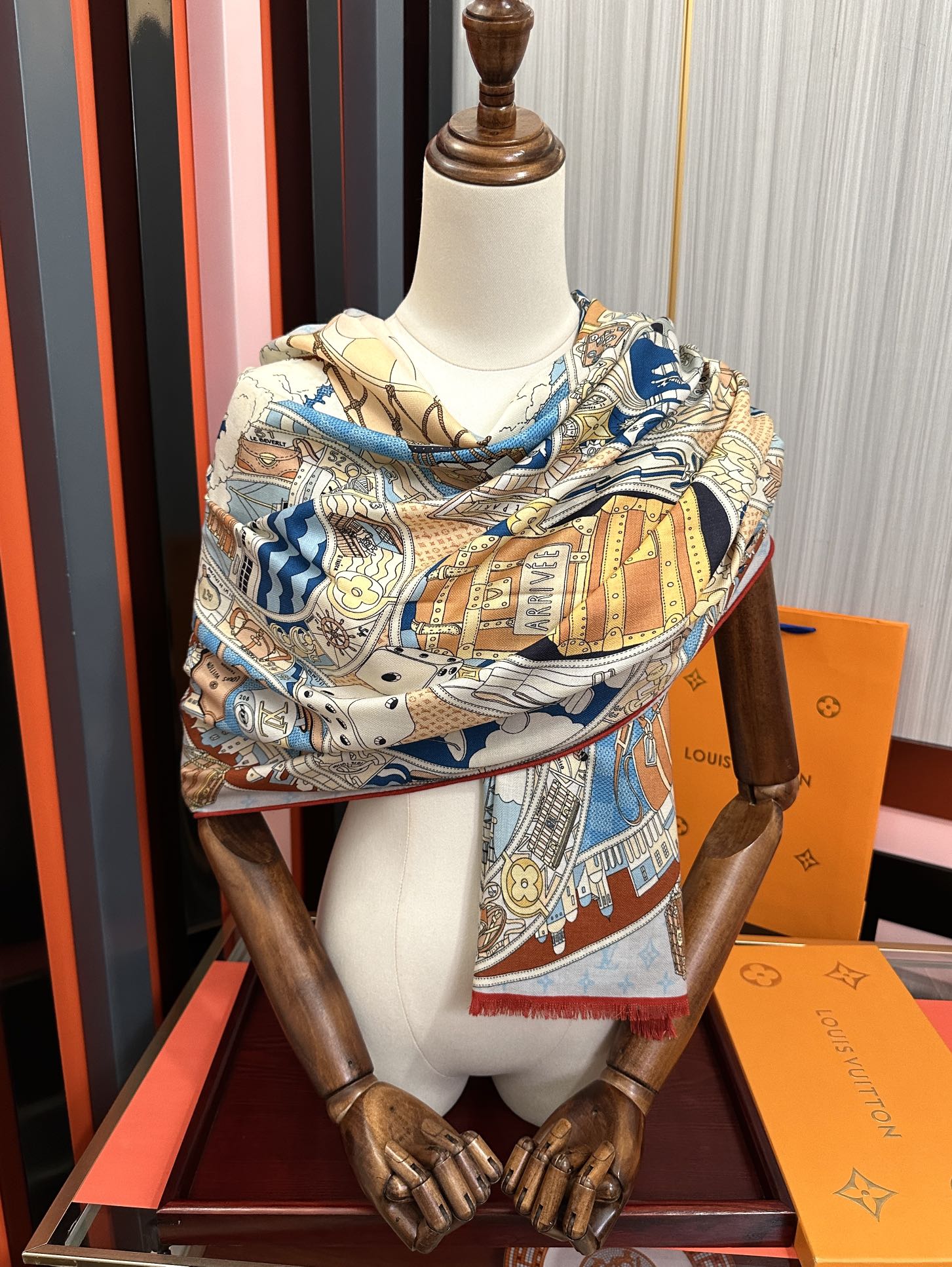 。 新款LV。2011高品质 【双面同色】女生必备款[得意]随便怎么围都好看[色]大气时尚 太美了[吃瓜