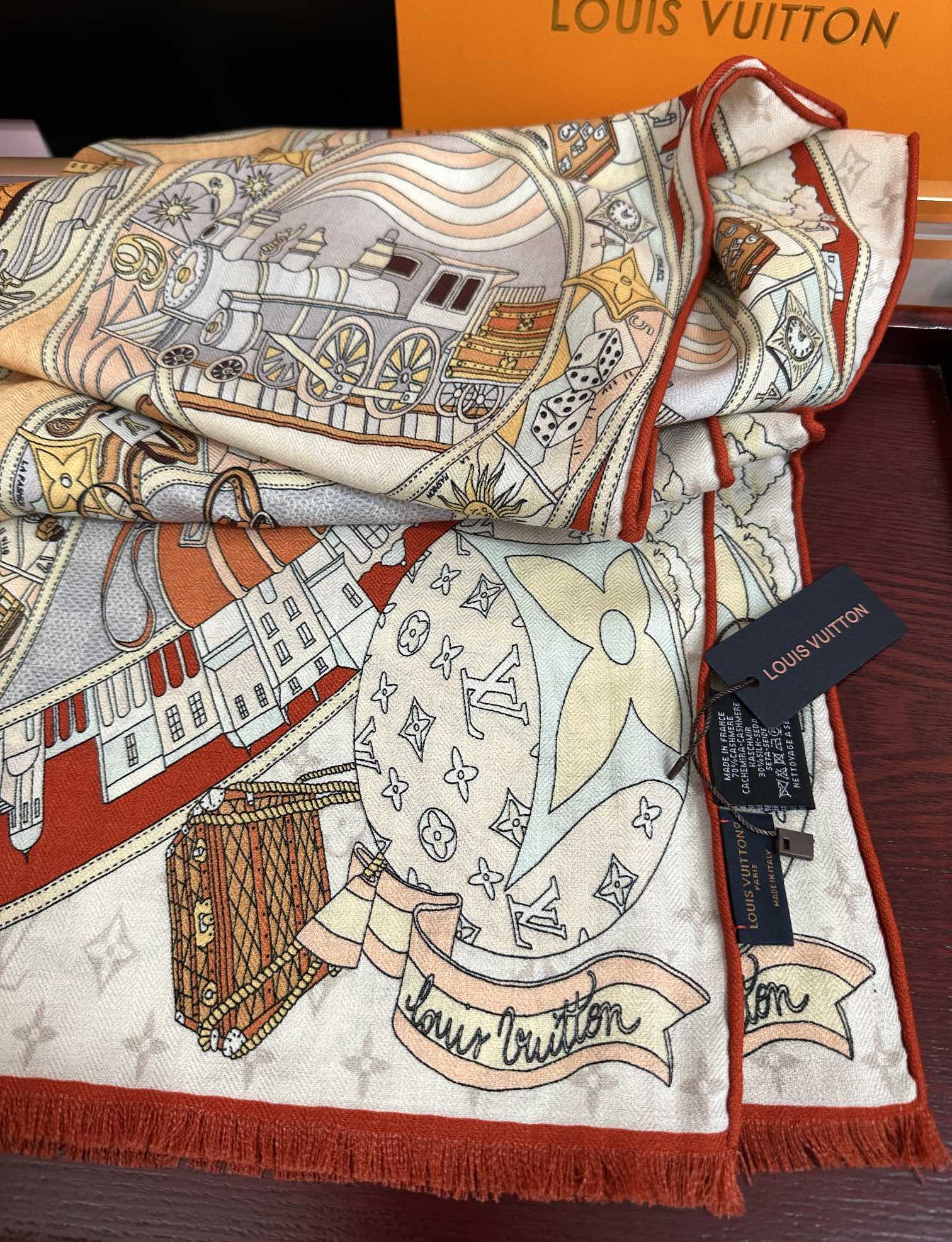 。 新款LV。2011高品质 【双面同色】女生必备款[得意]随便怎么围都好看[色]大气时尚 太美了[吃瓜