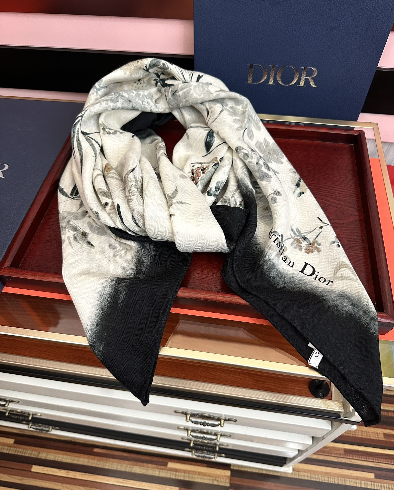 新款❤️迪奥 ZG同步 2026【双面同色】经典优雅[礼物]~气质到骨子里[色]新一季的面料超高级，真心