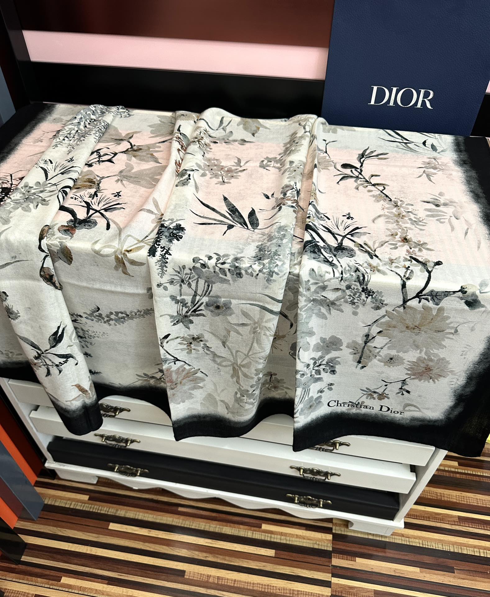 新款❤️迪奥 ZG同步 2026【双面同色】经典优雅[礼物]~气质到骨子里[色]新一季的面料超高级，真心