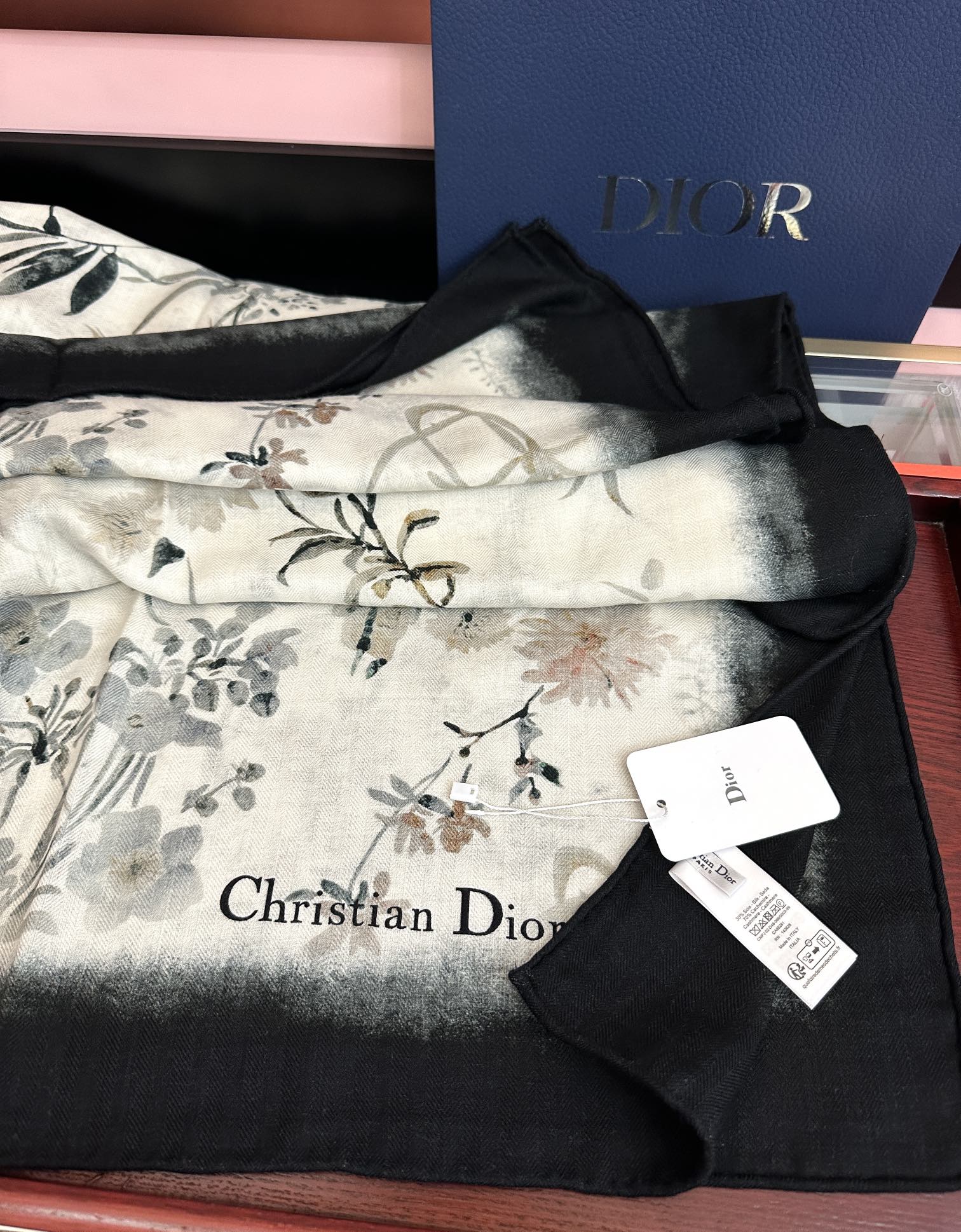 新款❤️迪奥 ZG同步 2026【双面同色】经典优雅[礼物]~气质到骨子里[色]新一季的面料超高级，真心