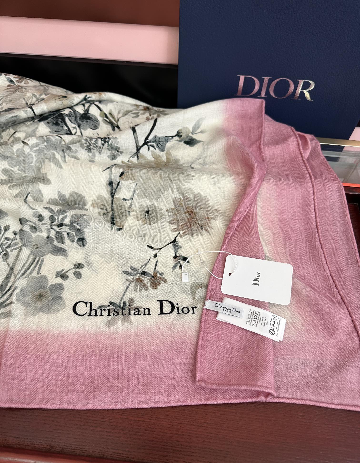 新款❤️迪奥 ZG同步 2026【双面同色】经典优雅[礼物]~气质到骨子里[色]新一季的面料超高级，真心