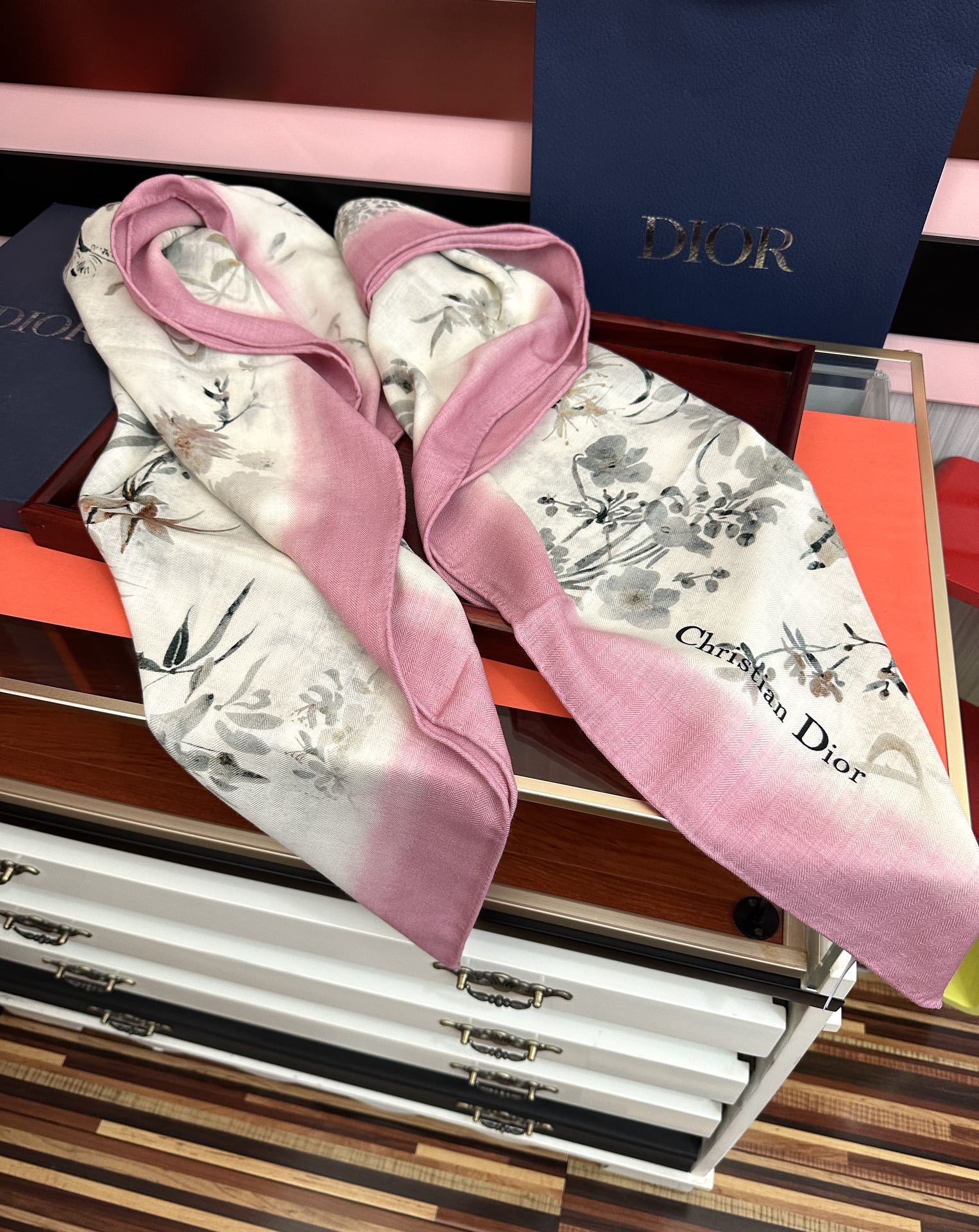 新款❤️迪奥 ZG同步 2026【双面同色】经典优雅[礼物]~气质到骨子里[色]新一季的面料超高级，真心