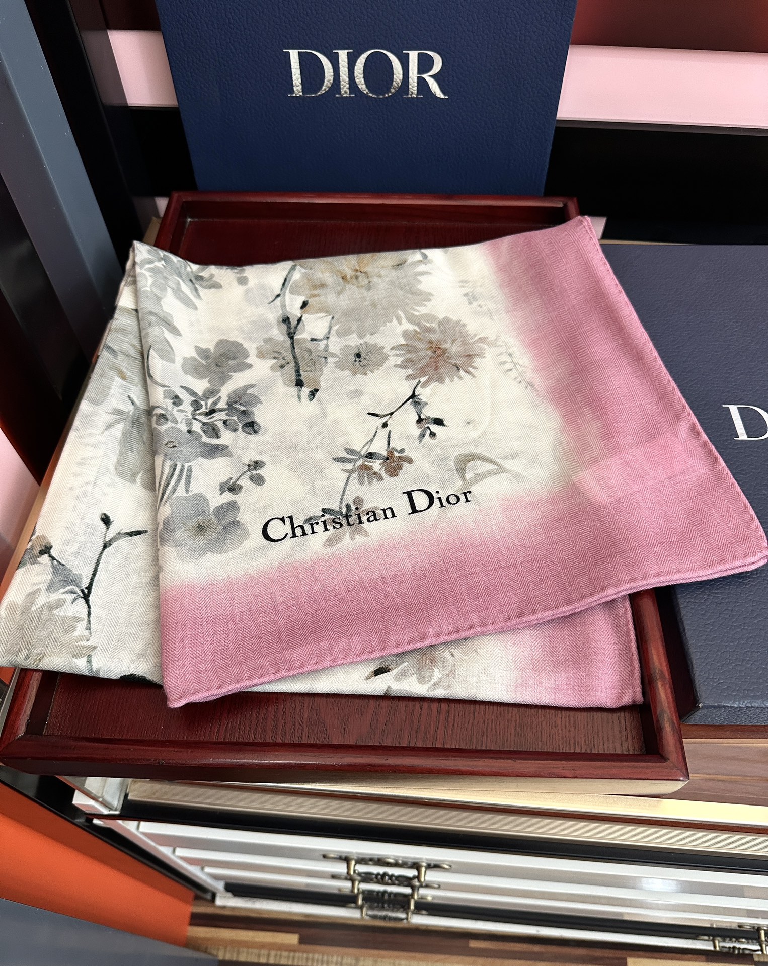 新款❤️迪奥 ZG同步 2026【双面同色】经典优雅[礼物]~气质到骨子里[色]新一季的面料超高级，真心