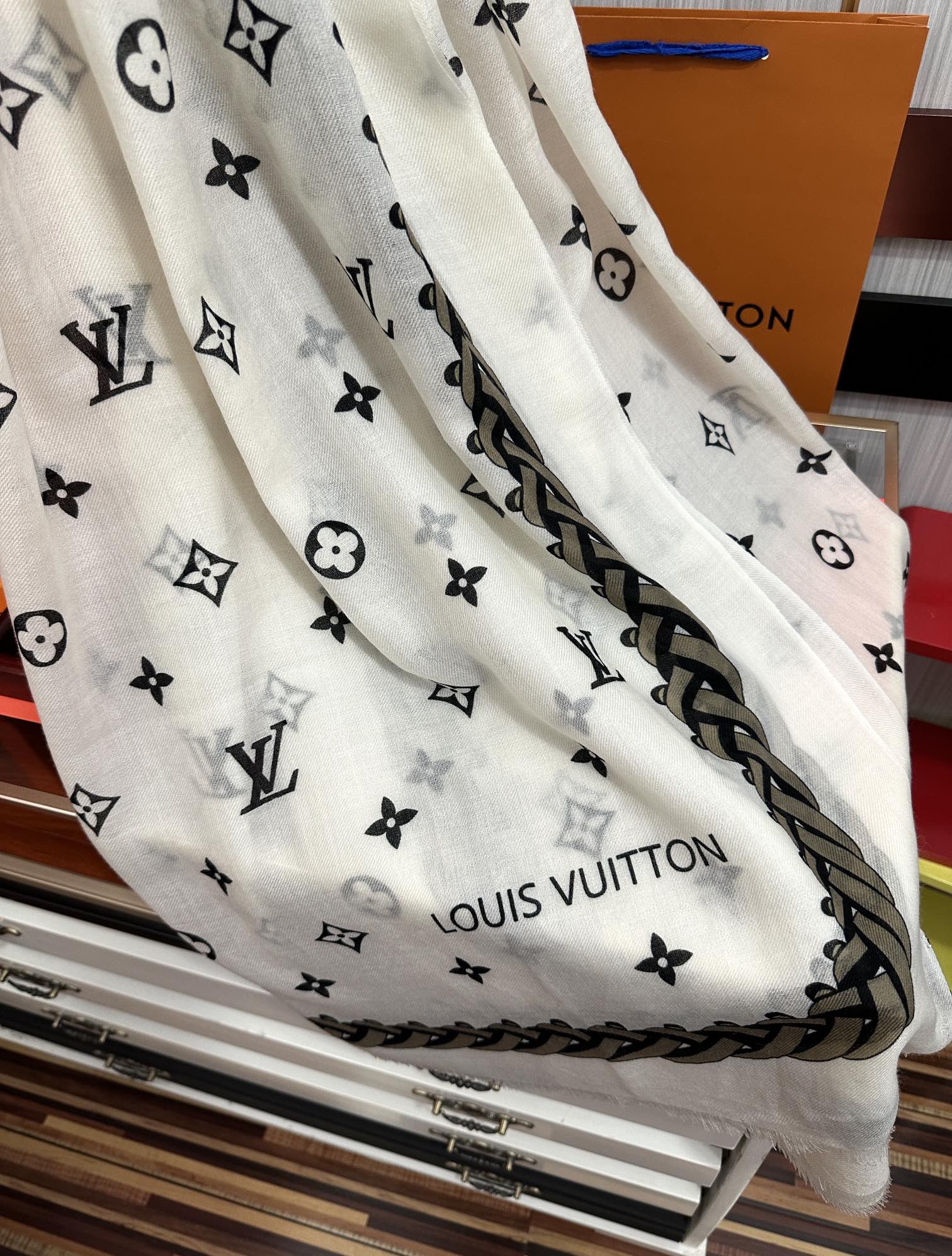 。 L v家 2026最新款‼️真心赞👍【戒指绒长巾】😘💍实物真心美 🎀披肩配以印花💓💃🏻无论设计喷绘都