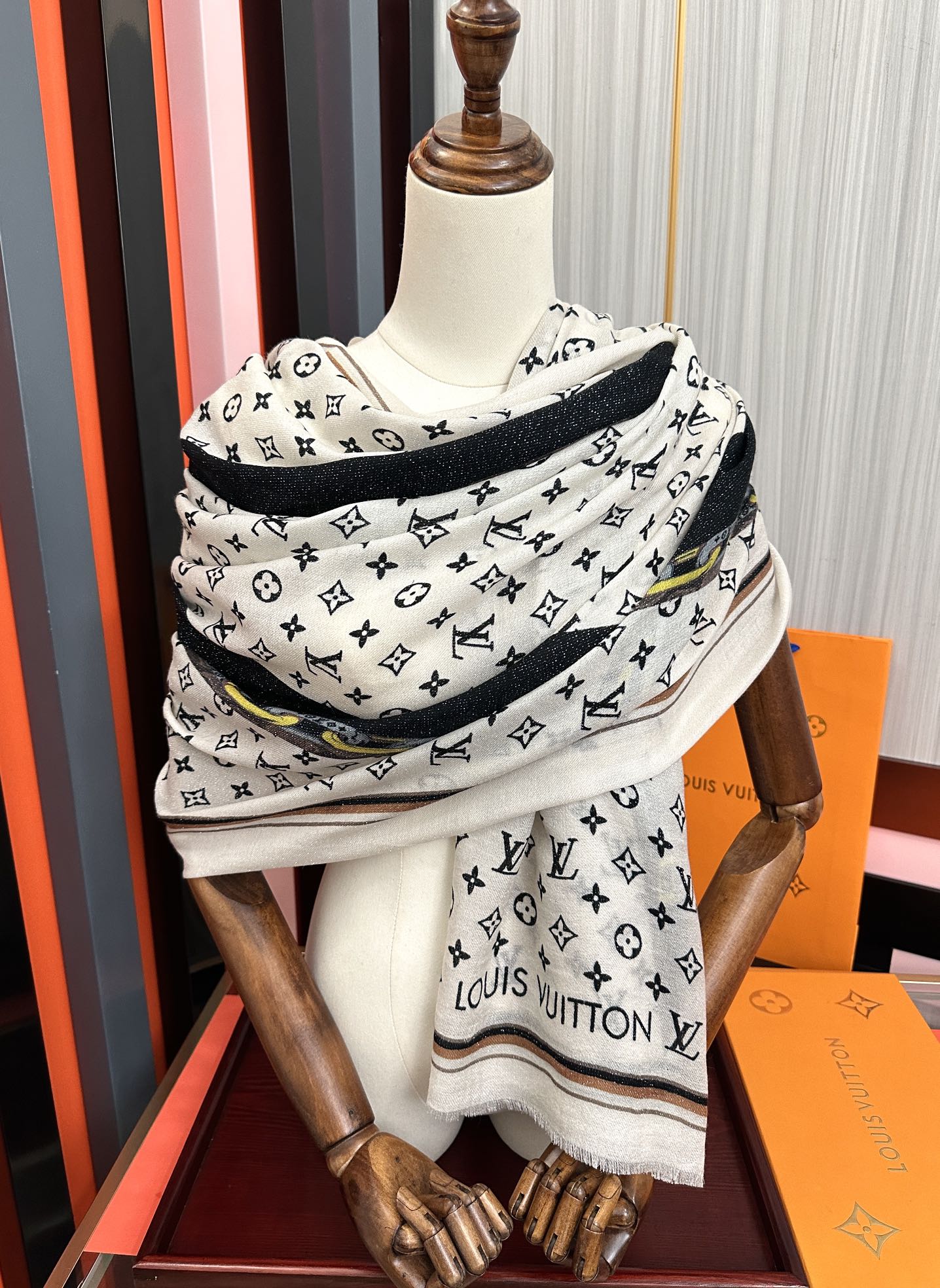 。上新Lv银丝2026 最新款[吃瓜]闪闪发光[咖啡]顶级设计太美了，真心赞👍【羊绒绒长巾】😘💍实物真心