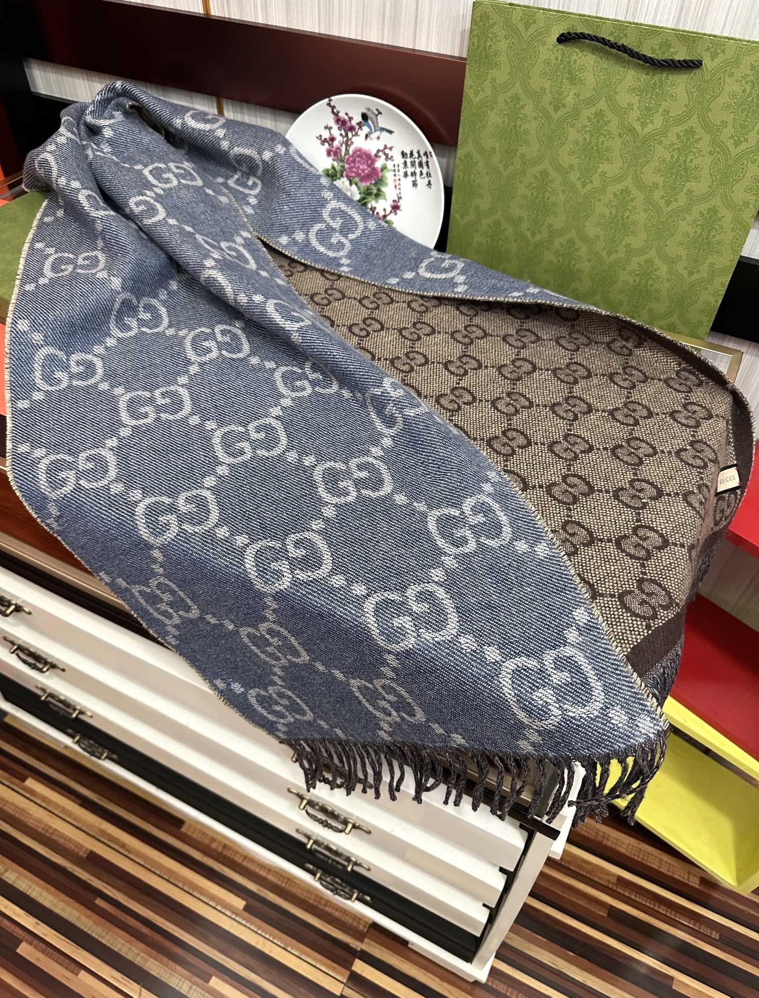 Gucci GG字母双面长巾 牛仔蓝双G字母双面交织图案 一面大GG 一面小GG