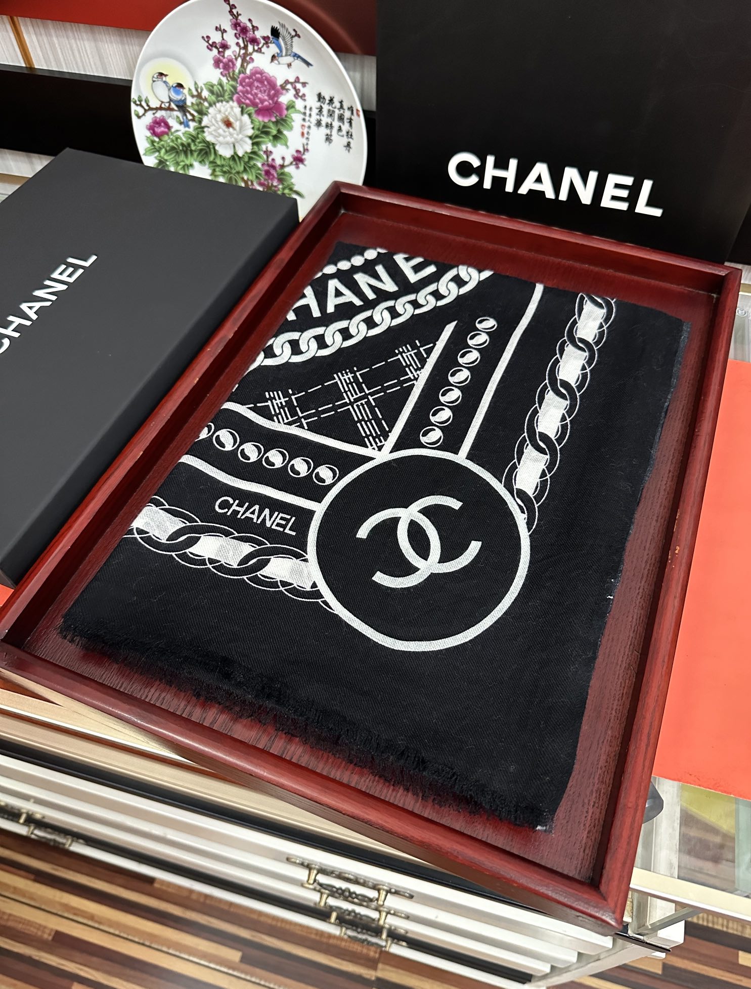 上新 小香 2026 最新款[得意]真心赞👍【羊绒长巾】😘💍实物真心美 🎀披肩配以印花💓💃🏻无论设计喷绘