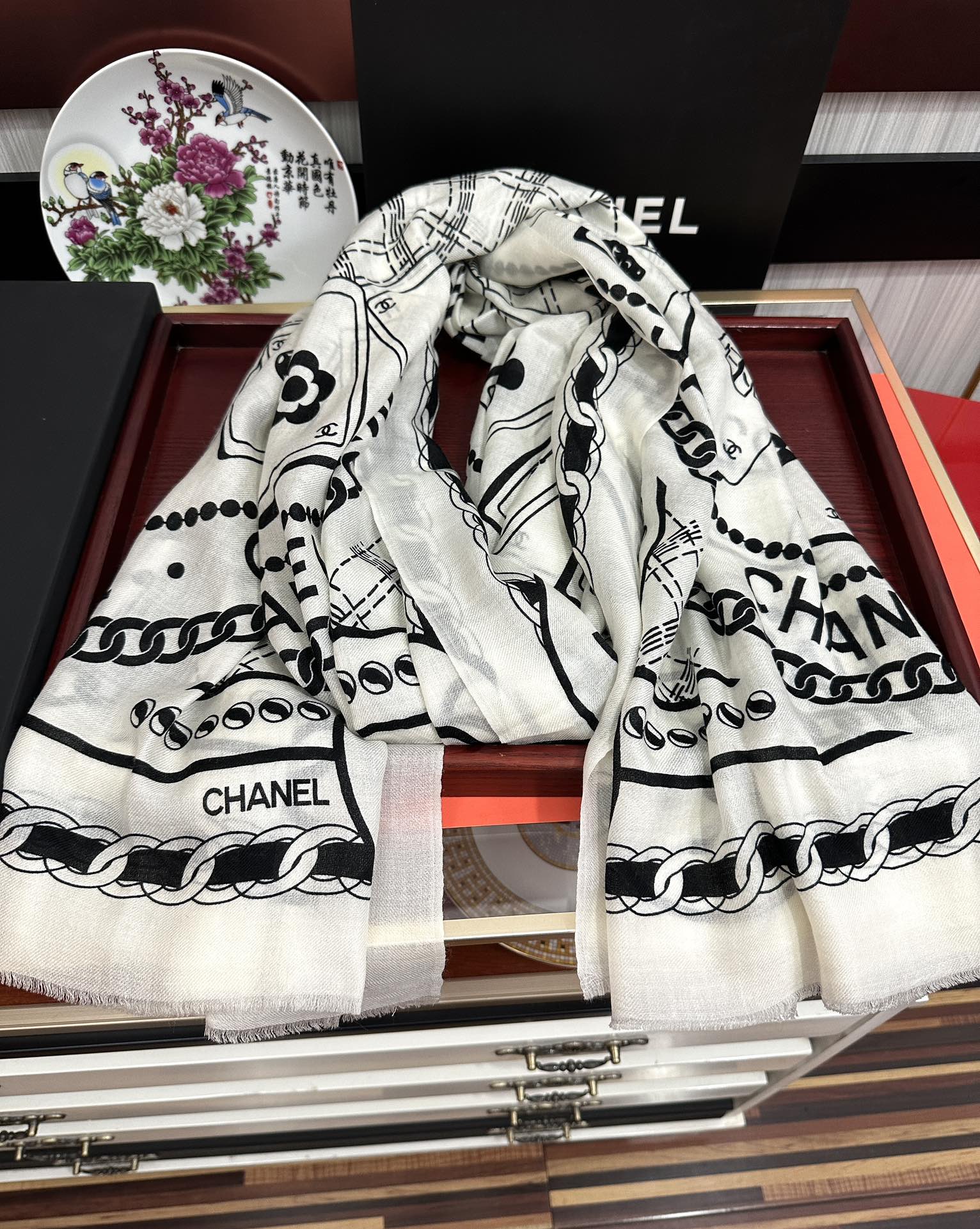 上新 小香 2026 最新款[得意]真心赞👍【羊绒长巾】😘💍实物真心美 🎀披肩配以印花💓💃🏻无论设计喷绘