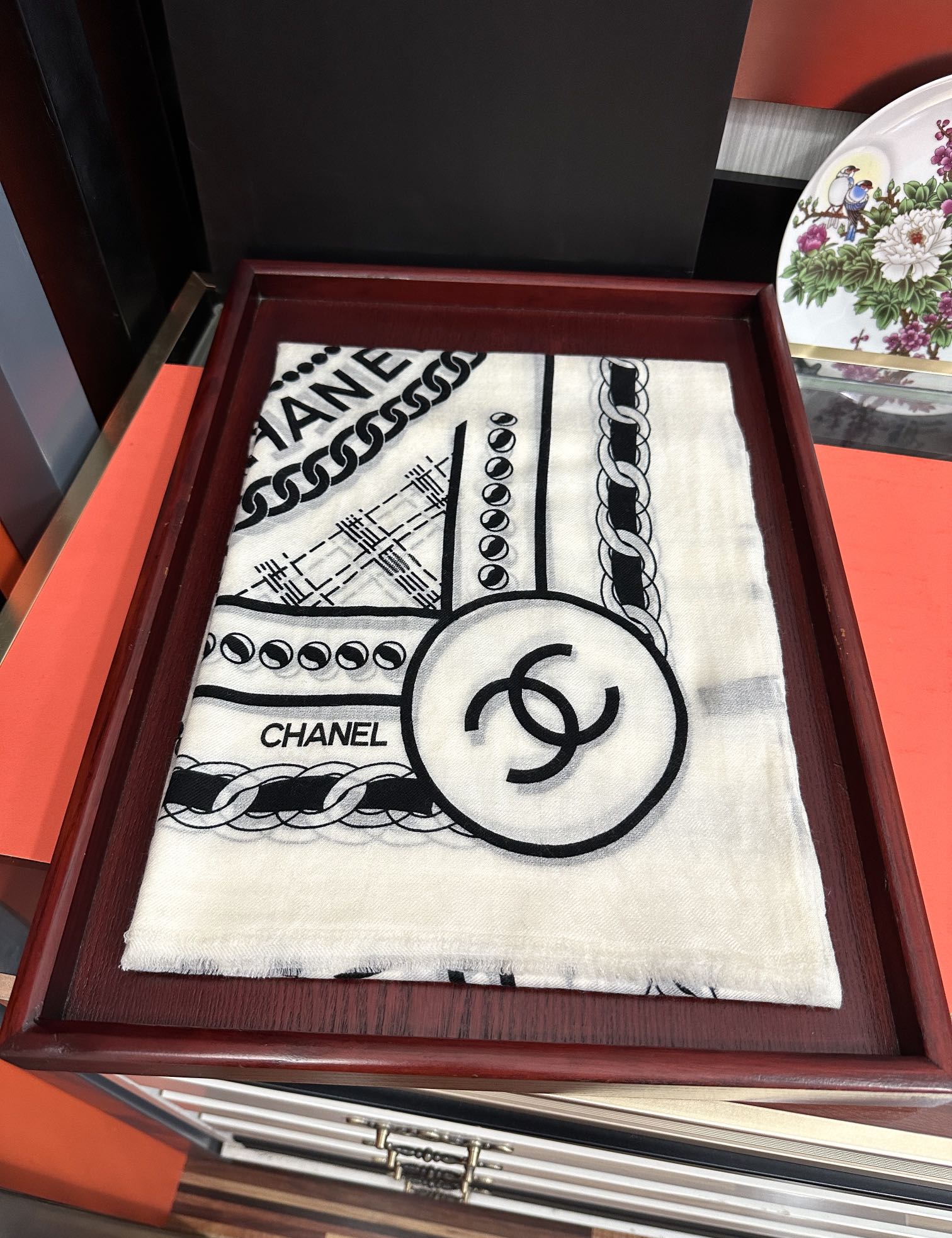 上新 小香 2026 最新款[得意]真心赞👍【羊绒长巾】😘💍实物真心美 🎀披肩配以印花💓💃🏻无论设计喷绘