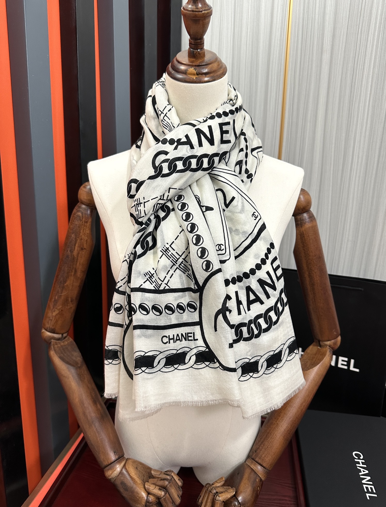 上新 小香 2026 最新款[得意]真心赞👍【羊绒长巾】😘💍实物真心美 🎀披肩配以印花💓💃🏻无论设计喷绘