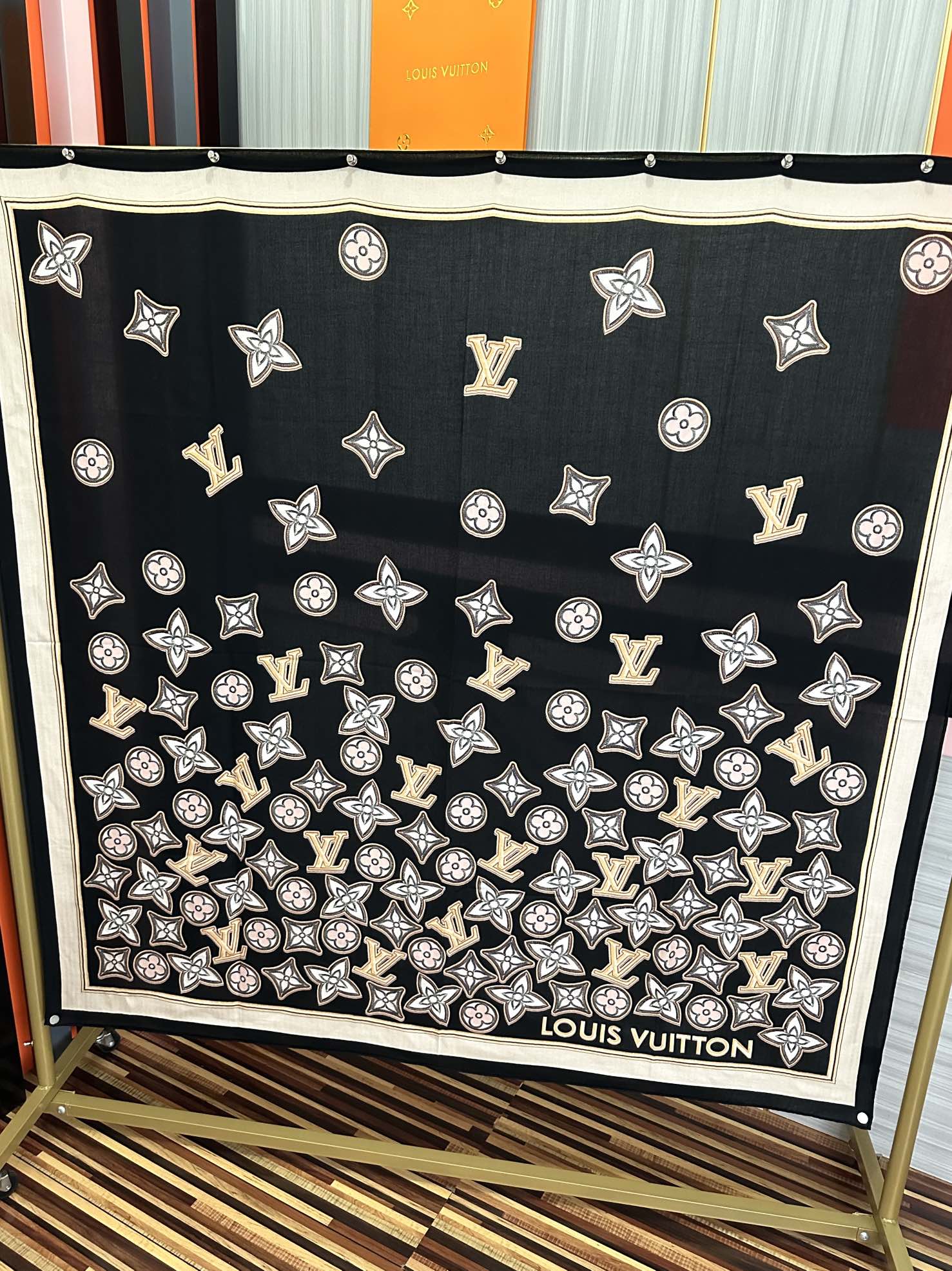 新款 ❤️LV 2026经典优雅[礼物]~气质到骨子里[色]新一季的面料超高级，真心超级柔软，丝丝顺滑[