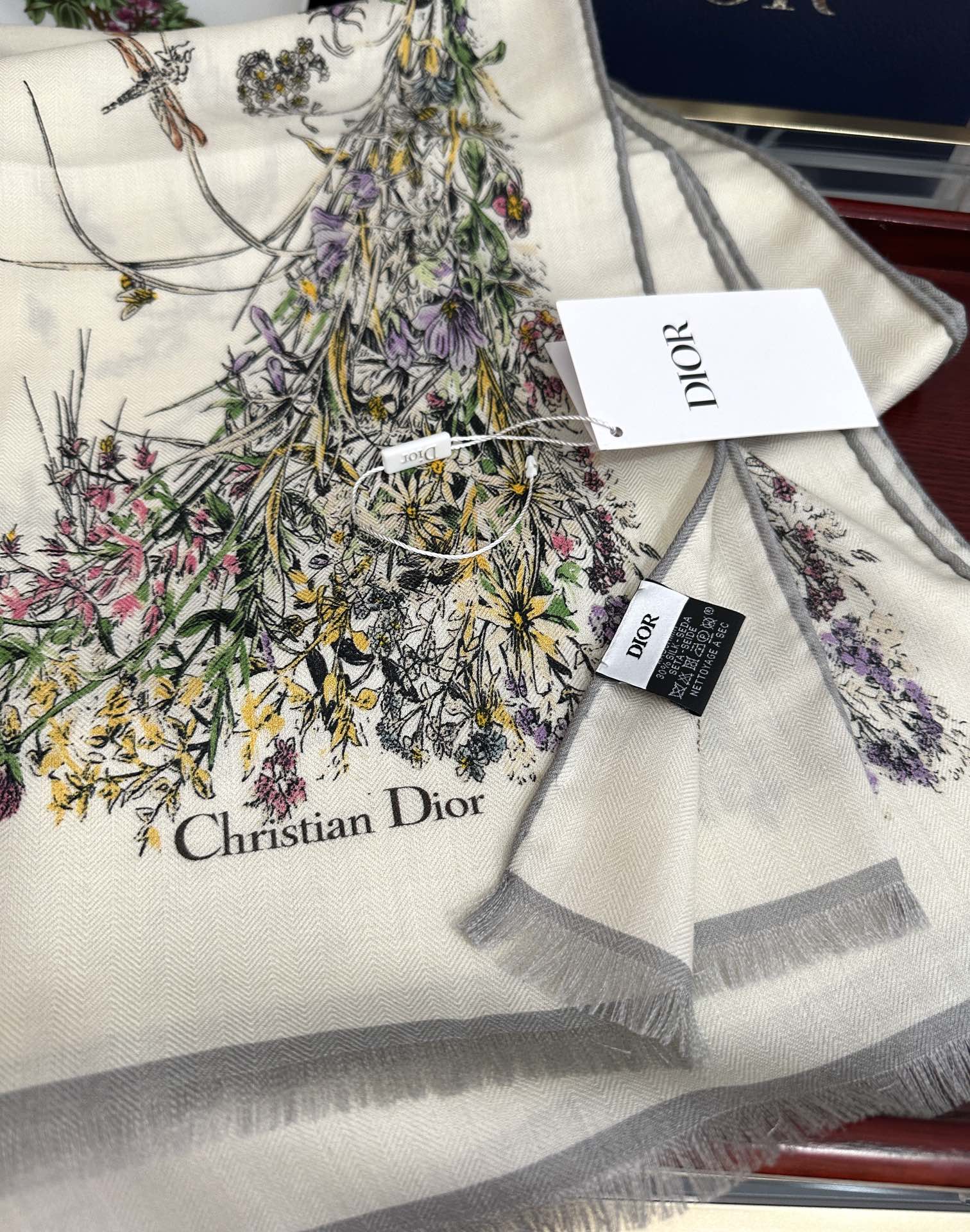 上新❤️迪奥。2011【双面同色】太美了[吃瓜]下手一定要快[嘴唇]四季都可以用[勾引]真心美的让人非常