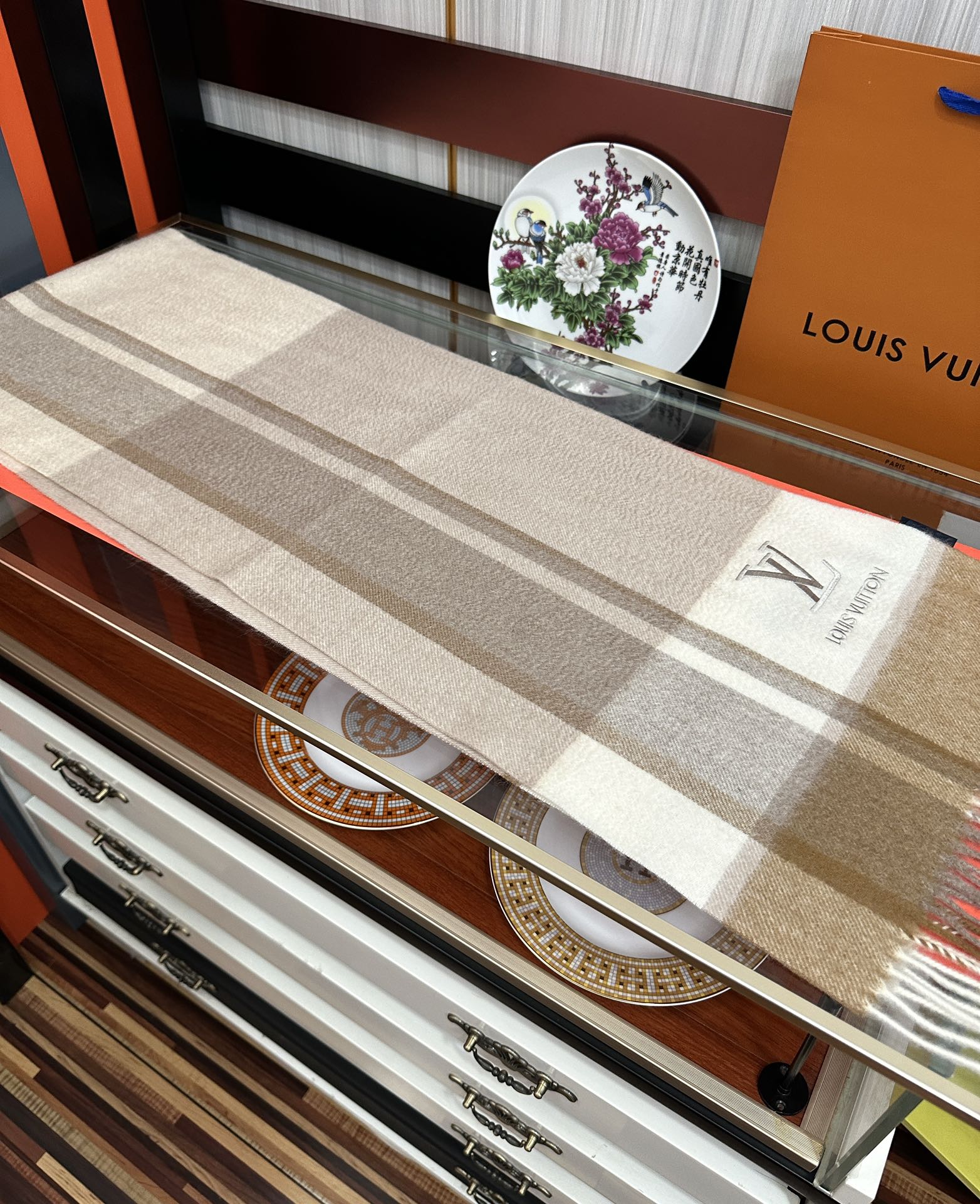 上新。2011 吧宝利 最爆款【采用内蒙古山羊绒】🎉男女士情侣款👫围巾‼️太美了😎让人耳目一新的感觉[色