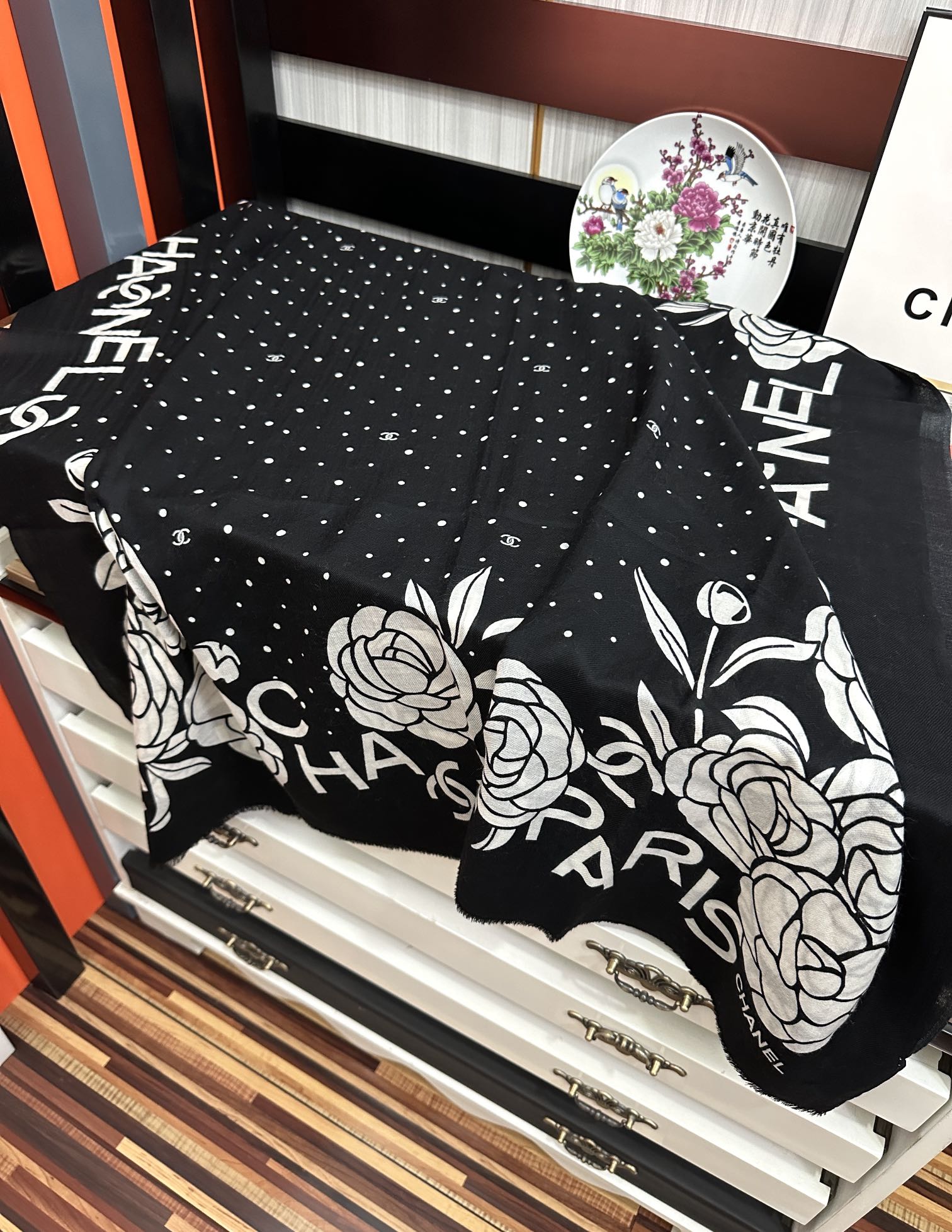 。小香，2026最新款👍【山茶花字母印花】😘💍实物真心美 🎀披肩配以印花💓💃🏻无论设计喷绘都是非常到位☀