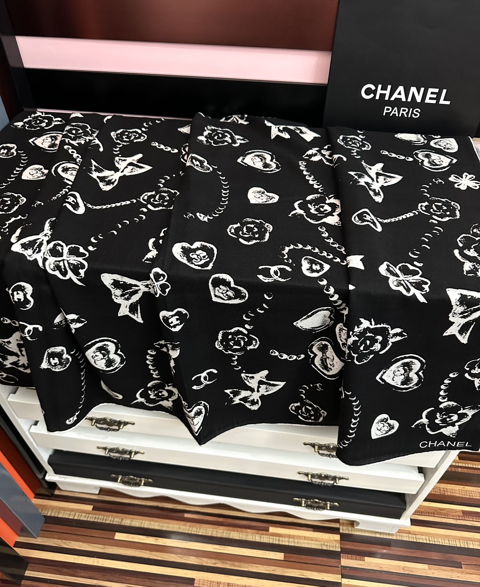 新款❤️2026 香奈儿 太美了 【双面同色】[發]经典茶花帽子🎩设计优雅风[礼物]~气质到骨子里[色]