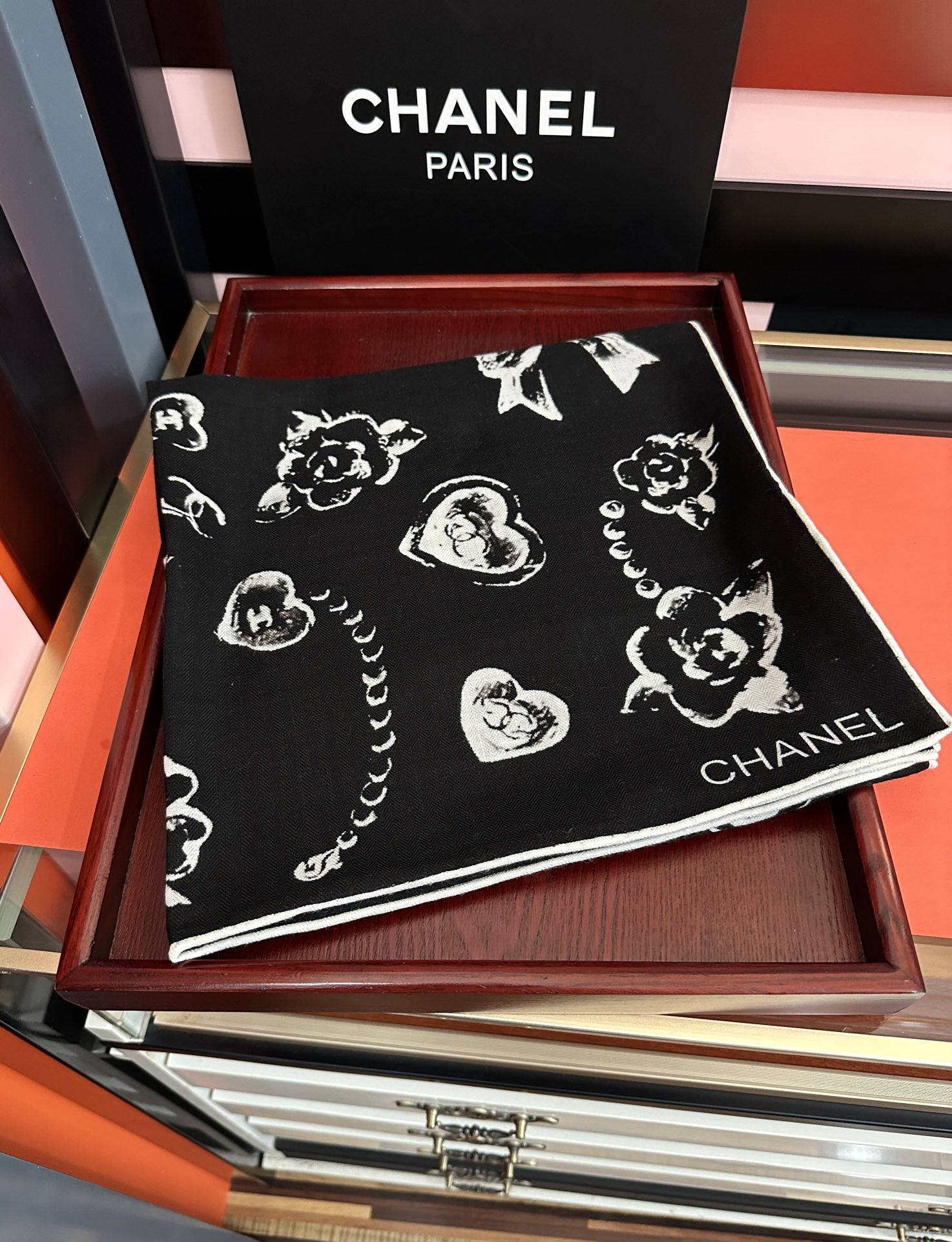 新款❤️2026 香奈儿 太美了 【双面同色】[發]经典茶花帽子🎩设计优雅风[礼物]~气质到骨子里[色]