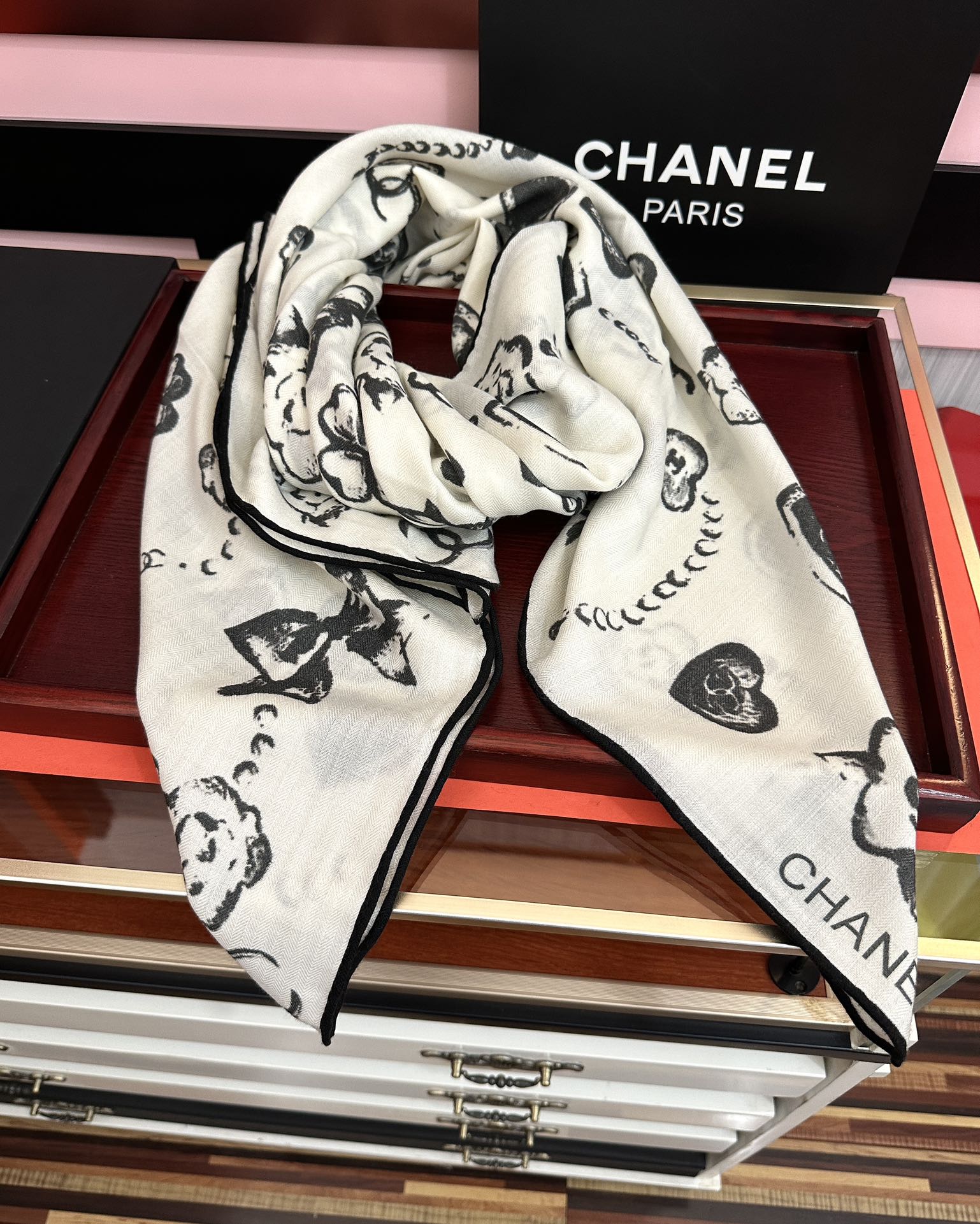 新款❤️2026 香奈儿 太美了 【双面同色】[發]经典茶花帽子🎩设计优雅风[礼物]~气质到骨子里[色]