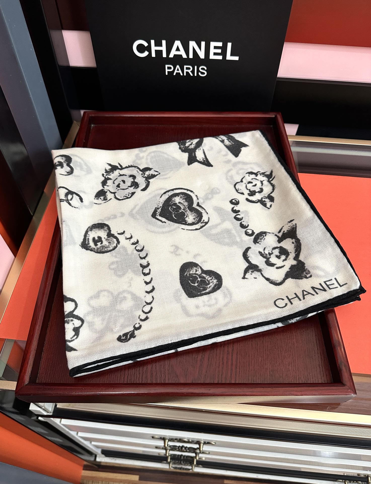 新款❤️2026 香奈儿 太美了 【双面同色】[發]经典茶花帽子🎩设计优雅风[礼物]~气质到骨子里[色]