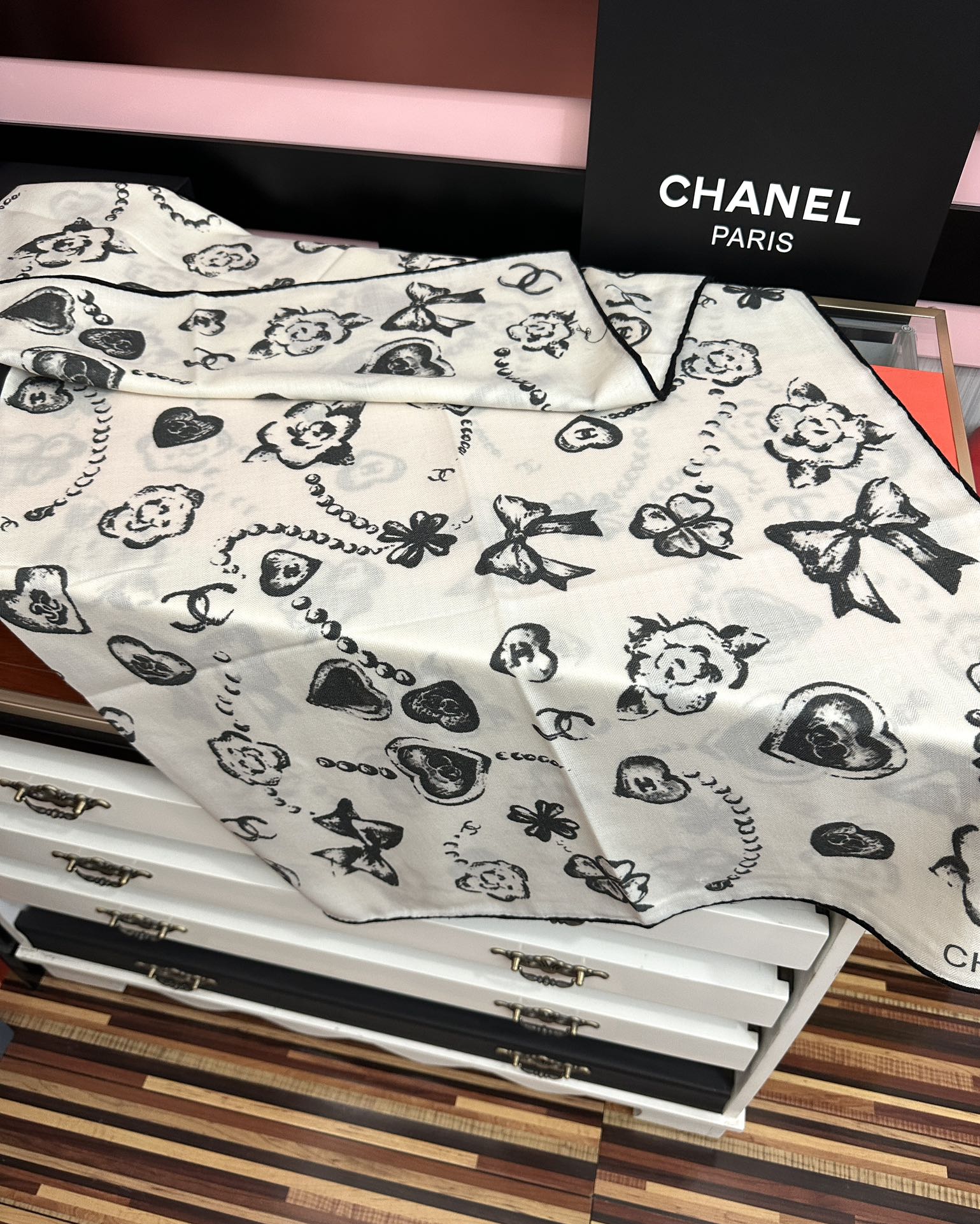 新款❤️2026 香奈儿 太美了 【双面同色】[發]经典茶花帽子🎩设计优雅风[礼物]~气质到骨子里[色]