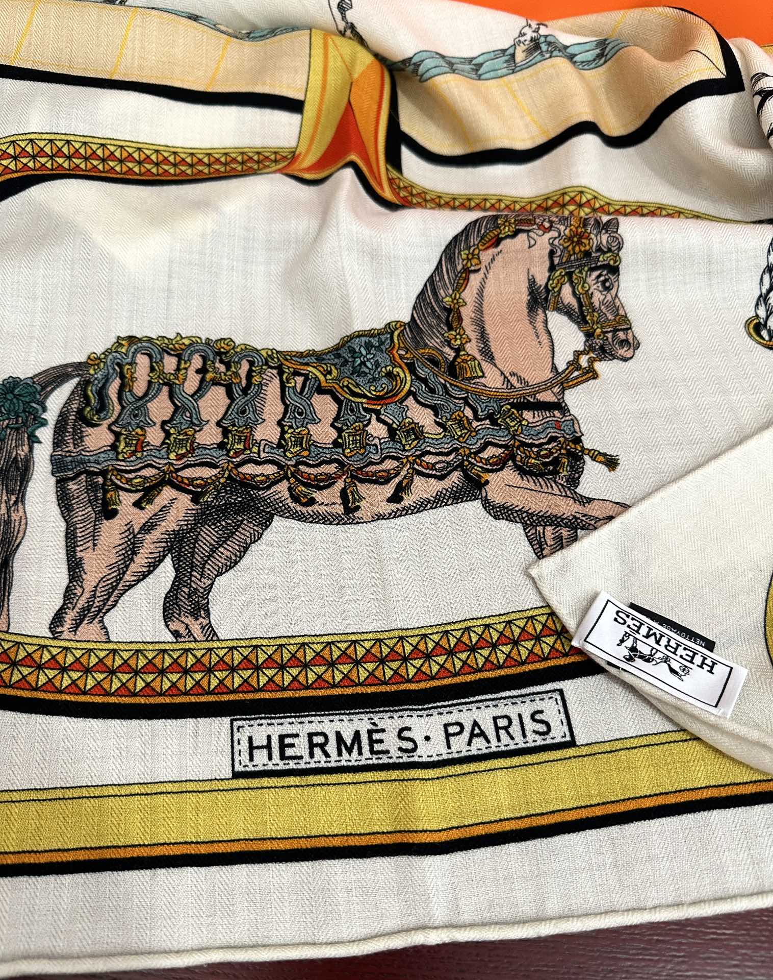 Hermès 爱马仕 2026【双面同色】ZG同步 H家买了都说 推荐 工艺超值 立体呈现图案纹路实物档次极高 特殊工艺高端研发惊艳问世 受到白富美的喜欢 无论是品质 款式 价格都令 控的她们尖叫 超高性价比 绝对值得入手 材质：30%真丝+70%山羊绒