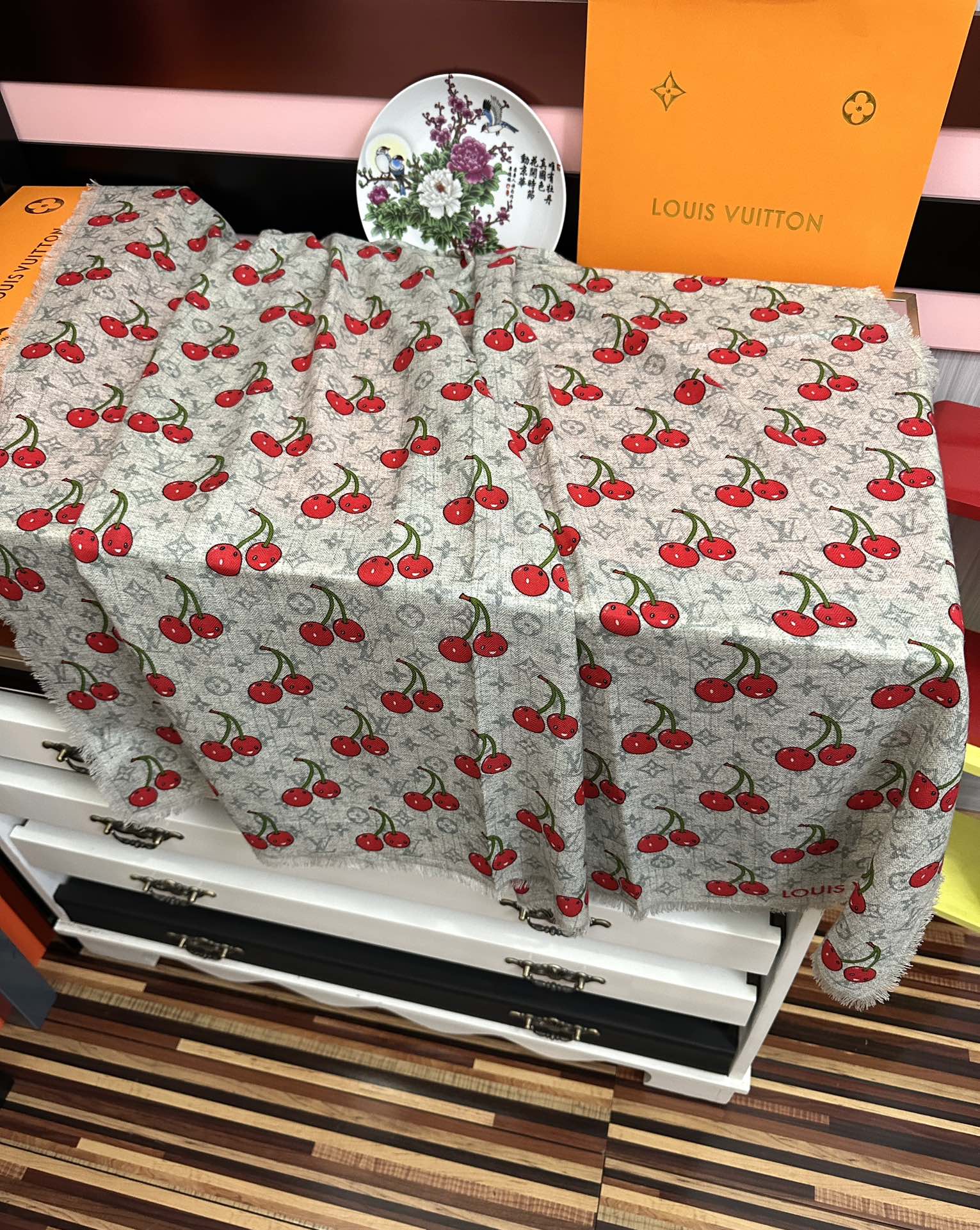 Louis Vuitton LV 2026双面同色樱桃 优雅 ~气质到骨子里 新一季的面料超高级