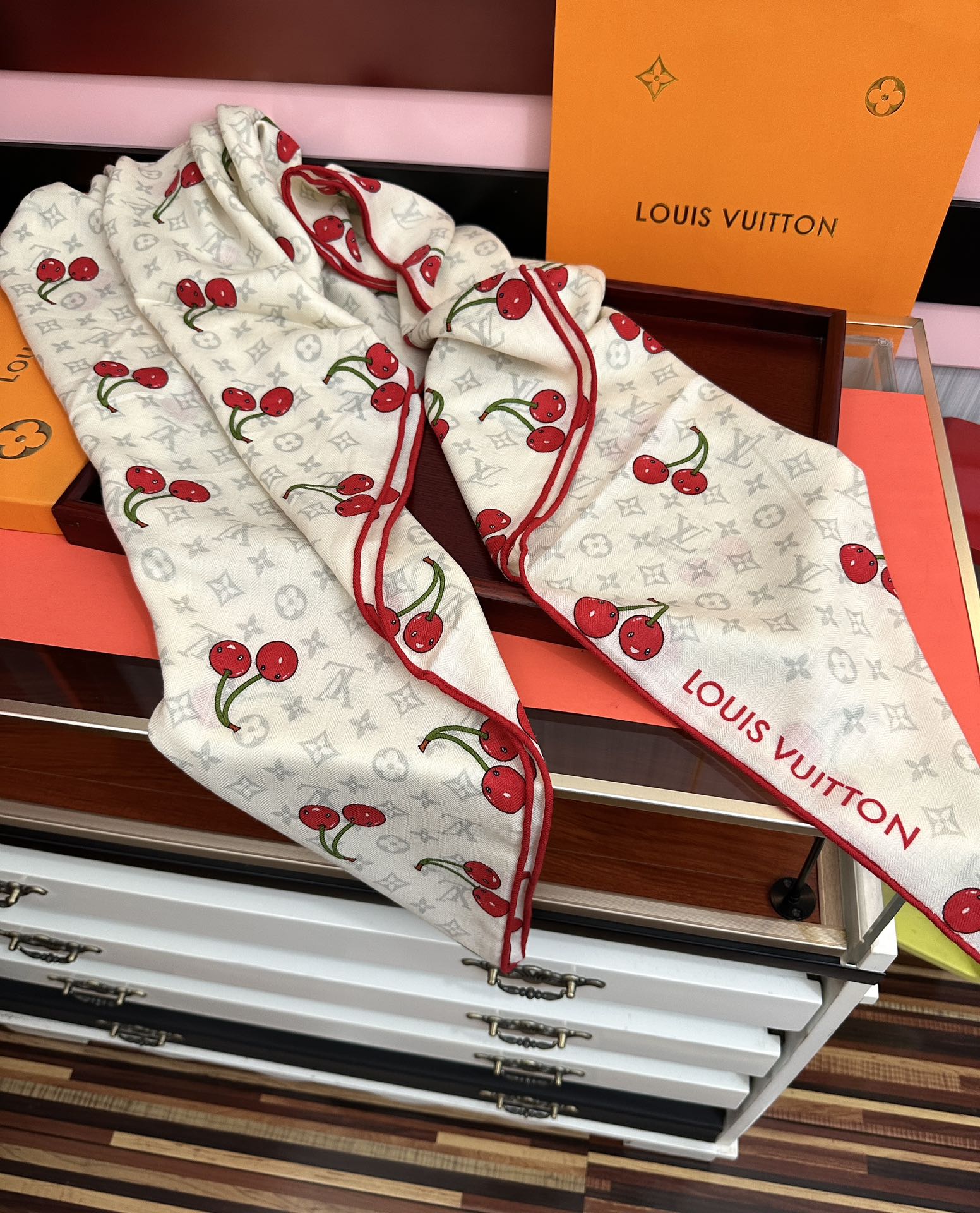 Louis Vuitton LV 2026双面同色樱桃 优雅 ~气质到骨子里 新一季的面料超高级