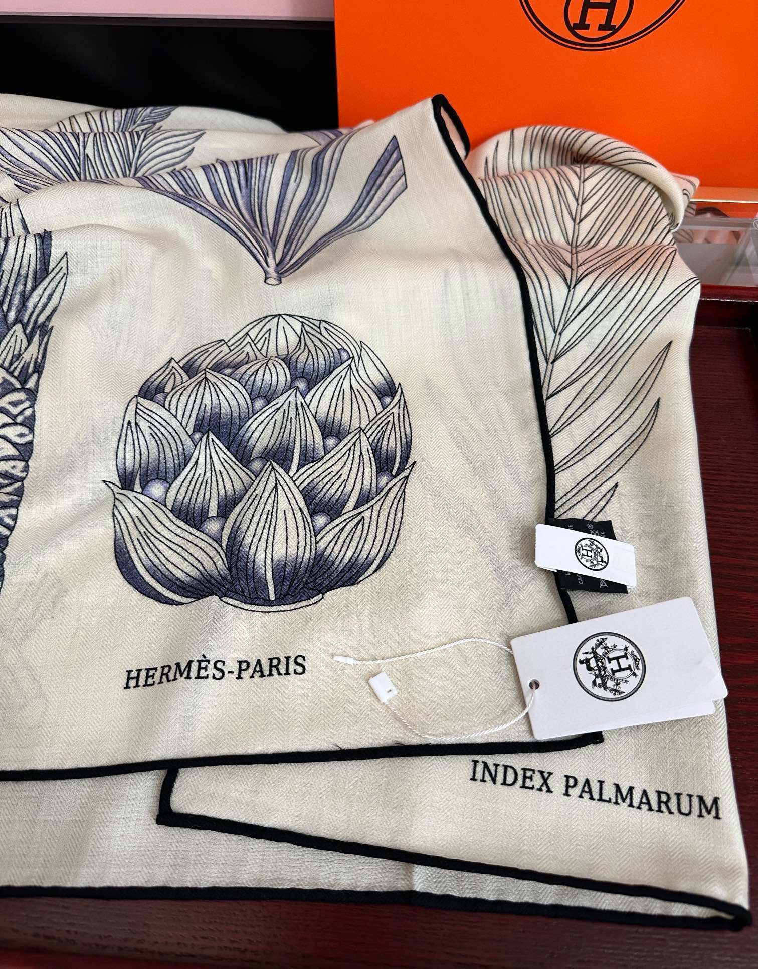 Hermès 2051爱马仕 ZG同步菠萝 大家 尺寸:140X140、材质：30%真丝+70丝绒，2⃣ 色