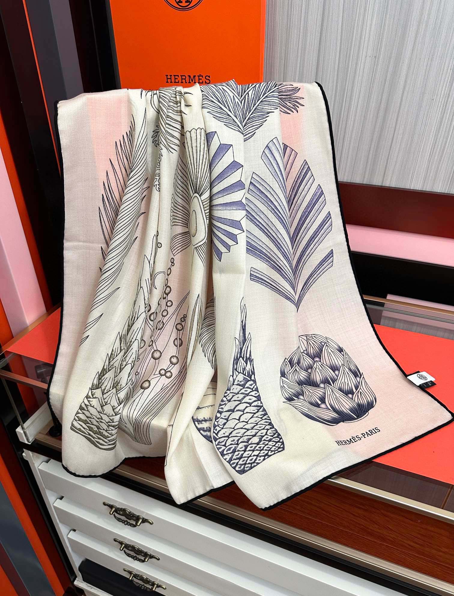 Hermès 2051爱马仕 ZG同步菠萝 大家 尺寸:140X140、材质：30%真丝+70丝绒，2⃣ 色