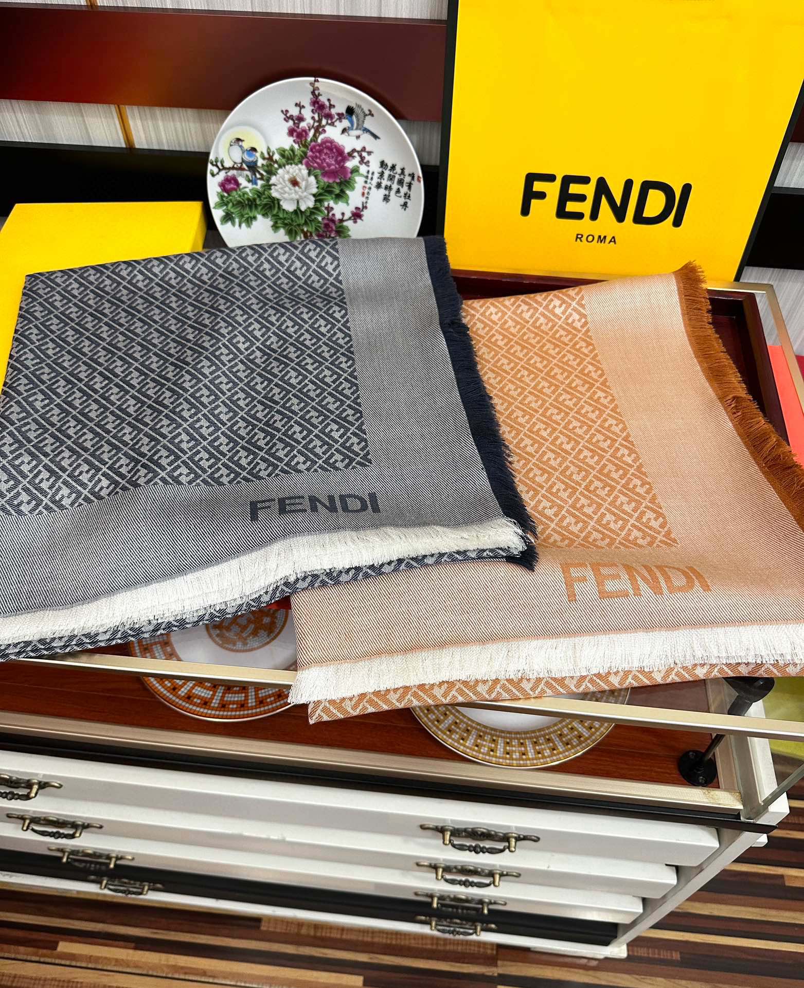 Fendi 上新 芬迪 2026重磅推荐F字母标志 太美了 永不过时 好货不怕晚 款F家人手 一条最最 款