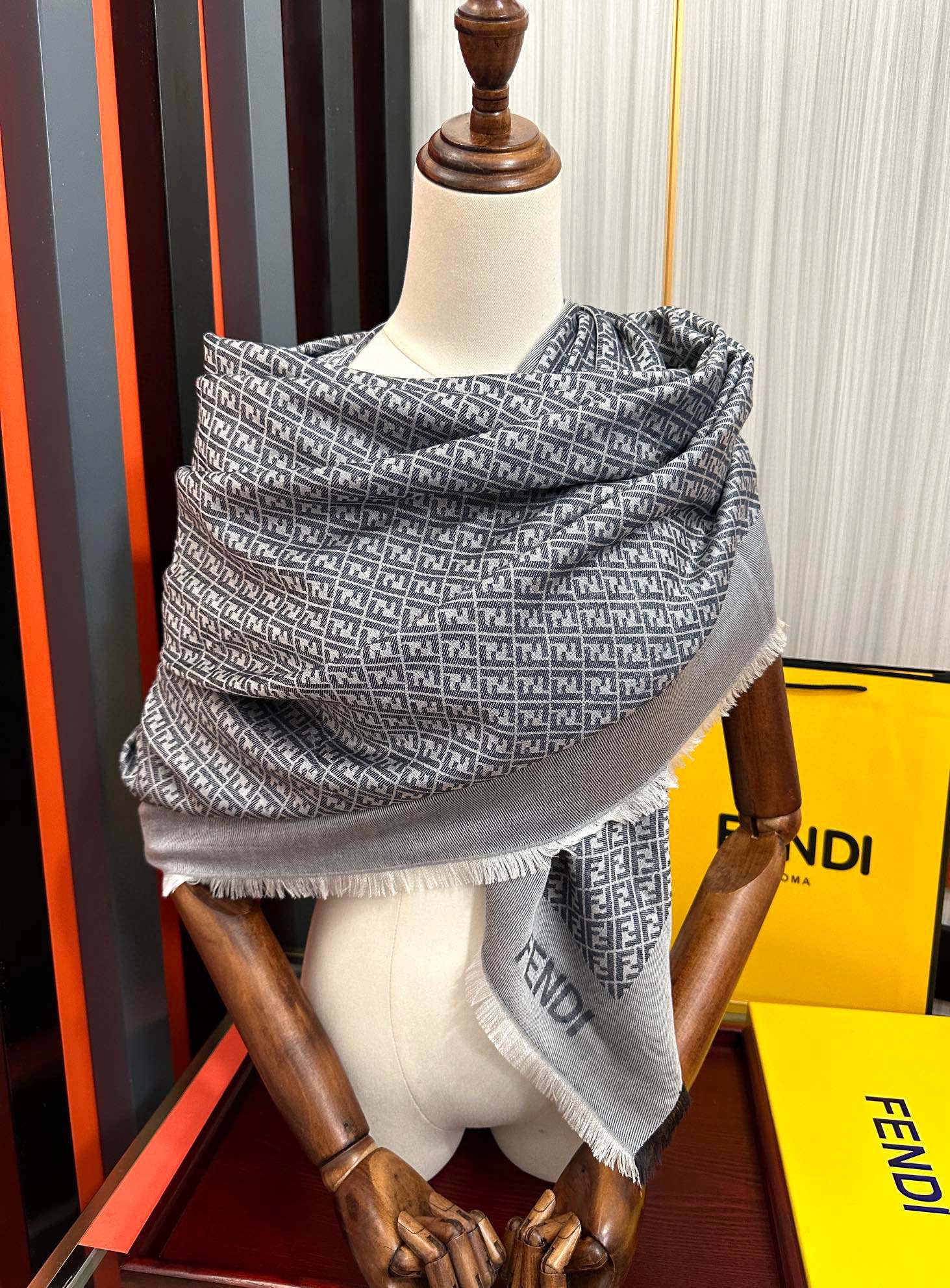 Fendi 上新 芬迪 2026重磅推荐F字母标志 太美了 永不过时 好货不怕晚 款F家人手 一条最最 款