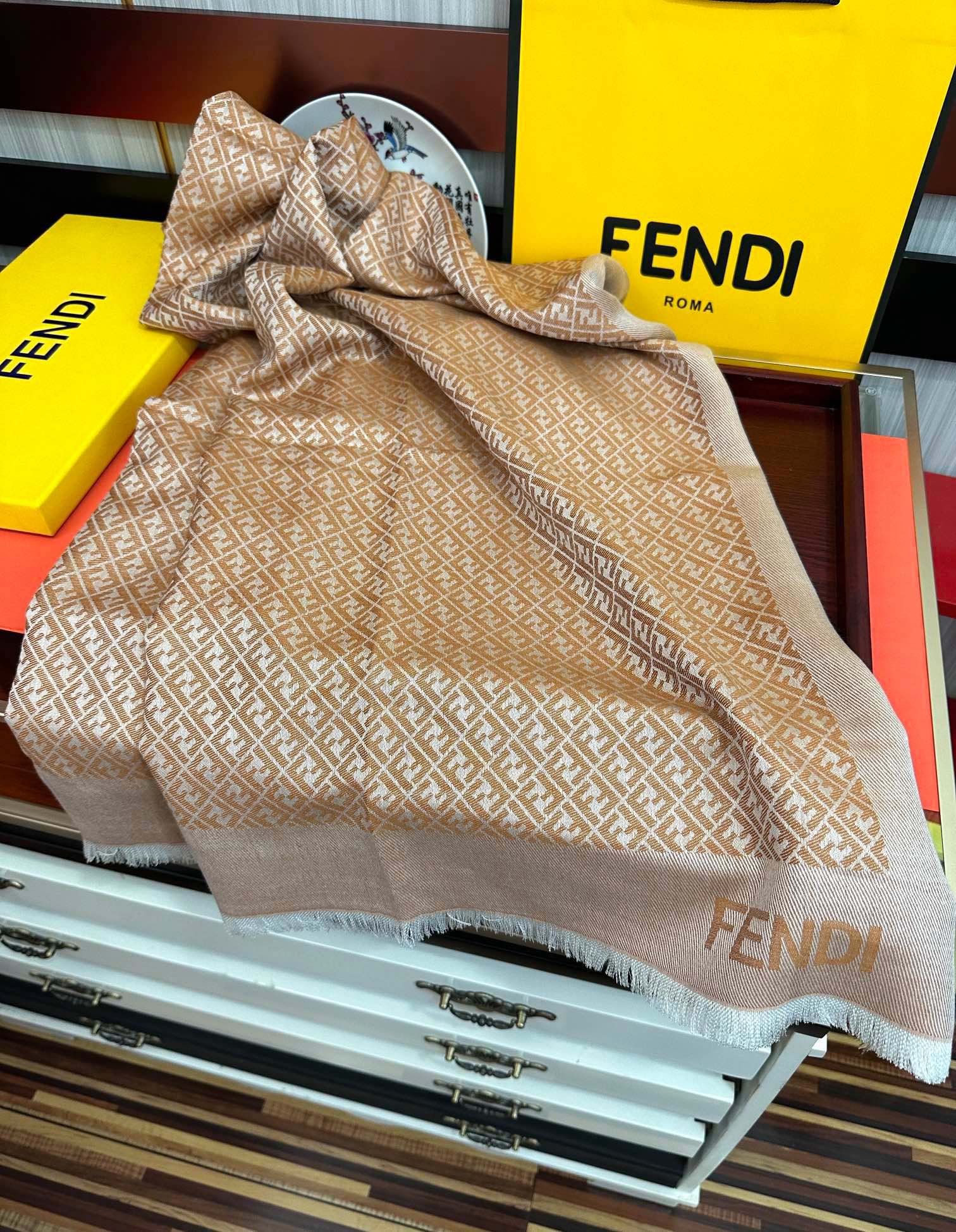 Fendi 上新 芬迪 2026重磅推荐F字母标志 太美了 永不过时 好货不怕晚 款F家人手 一条最最 款