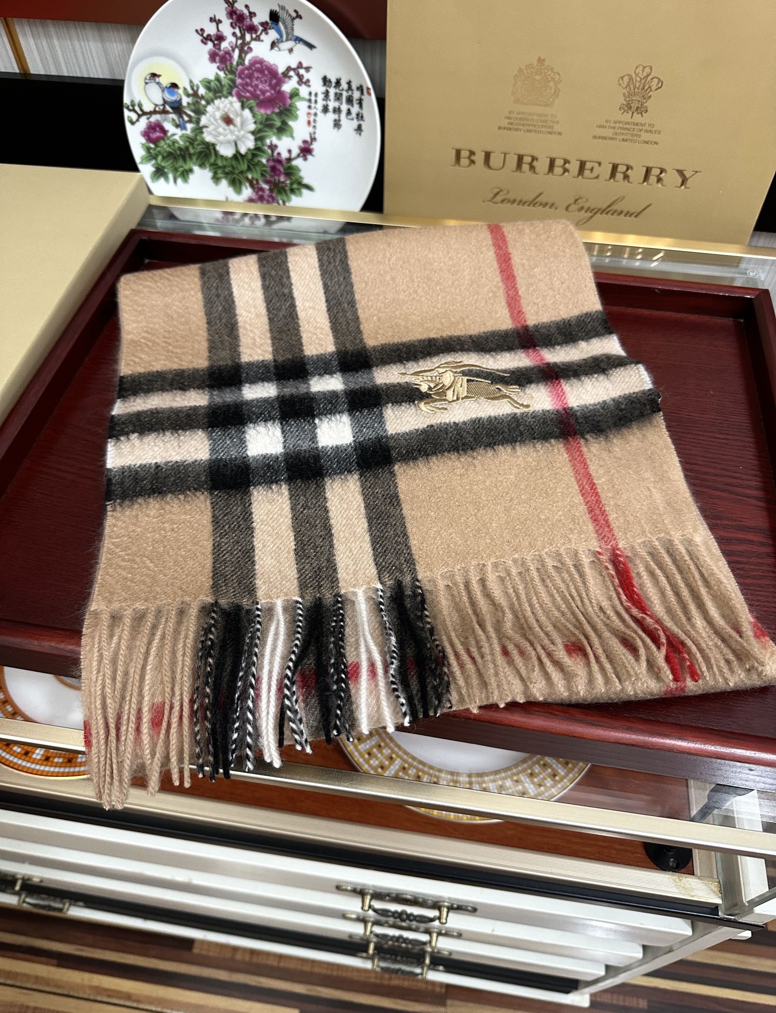Burberry 125%羊绒 巴宝莉2026 最 【采用内蒙古山羊绒】 围巾‼ 太美了 让人耳目一新的感觉 手感柔软舒适