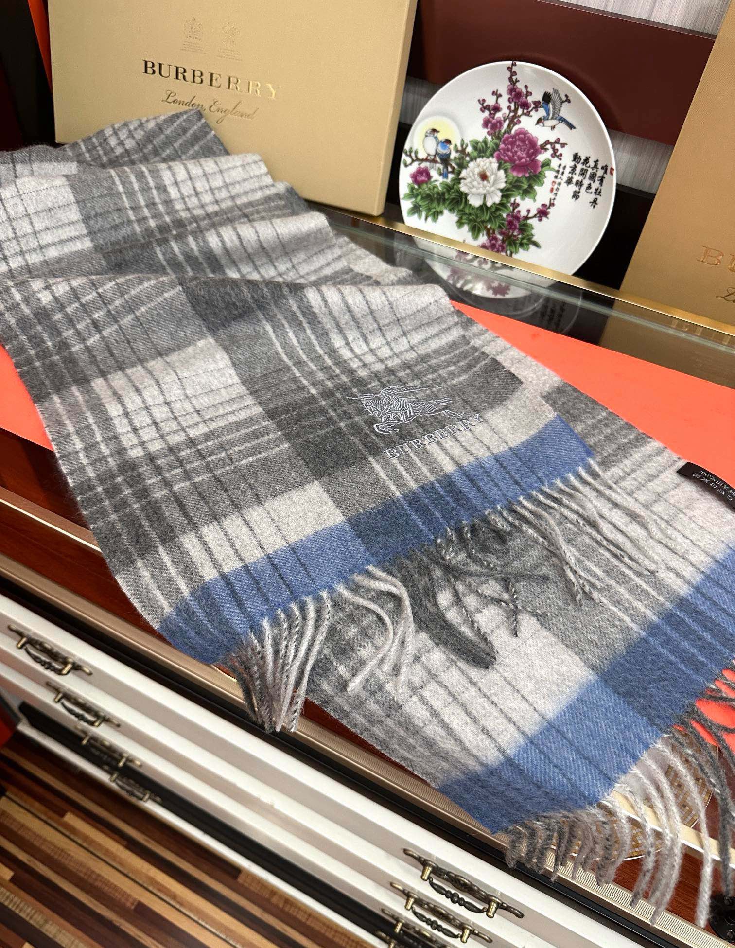 Burberry 新款 125%山羊绒 巴宝莉采用内蒙古 山羊绒 最新款男女通用 重磅推荐 的格子
