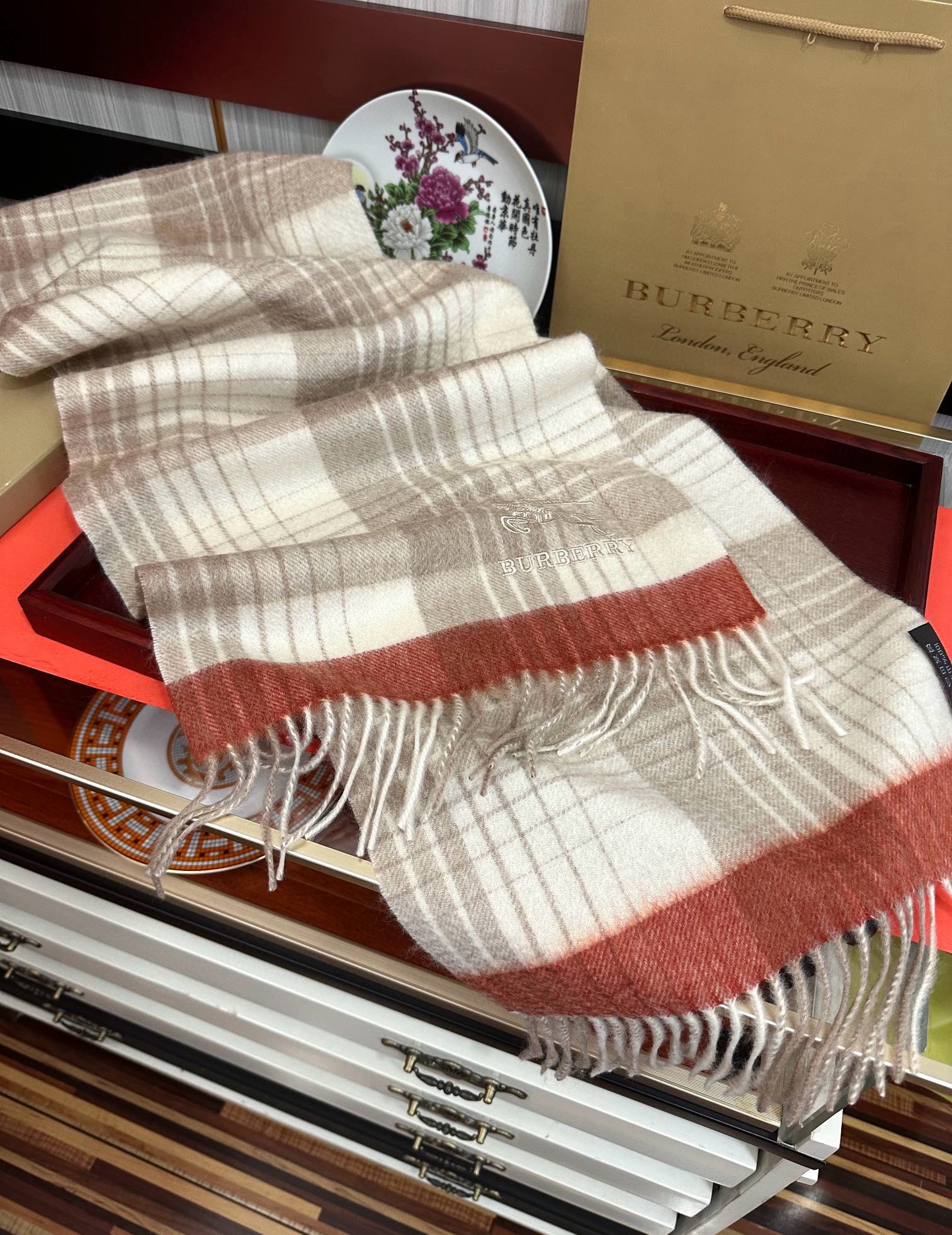 Burberry 新款 125%山羊绒 巴宝莉采用内蒙古 山羊绒 最新款男女通用 重磅推荐 的格子