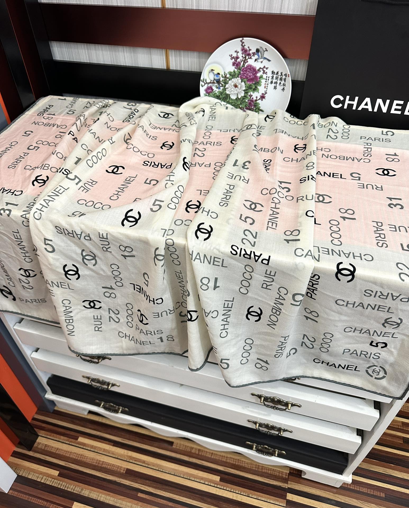 Chanel 香奈儿 2026【双面同色字母印花】太美了 茶花帽子 真心 柔软
