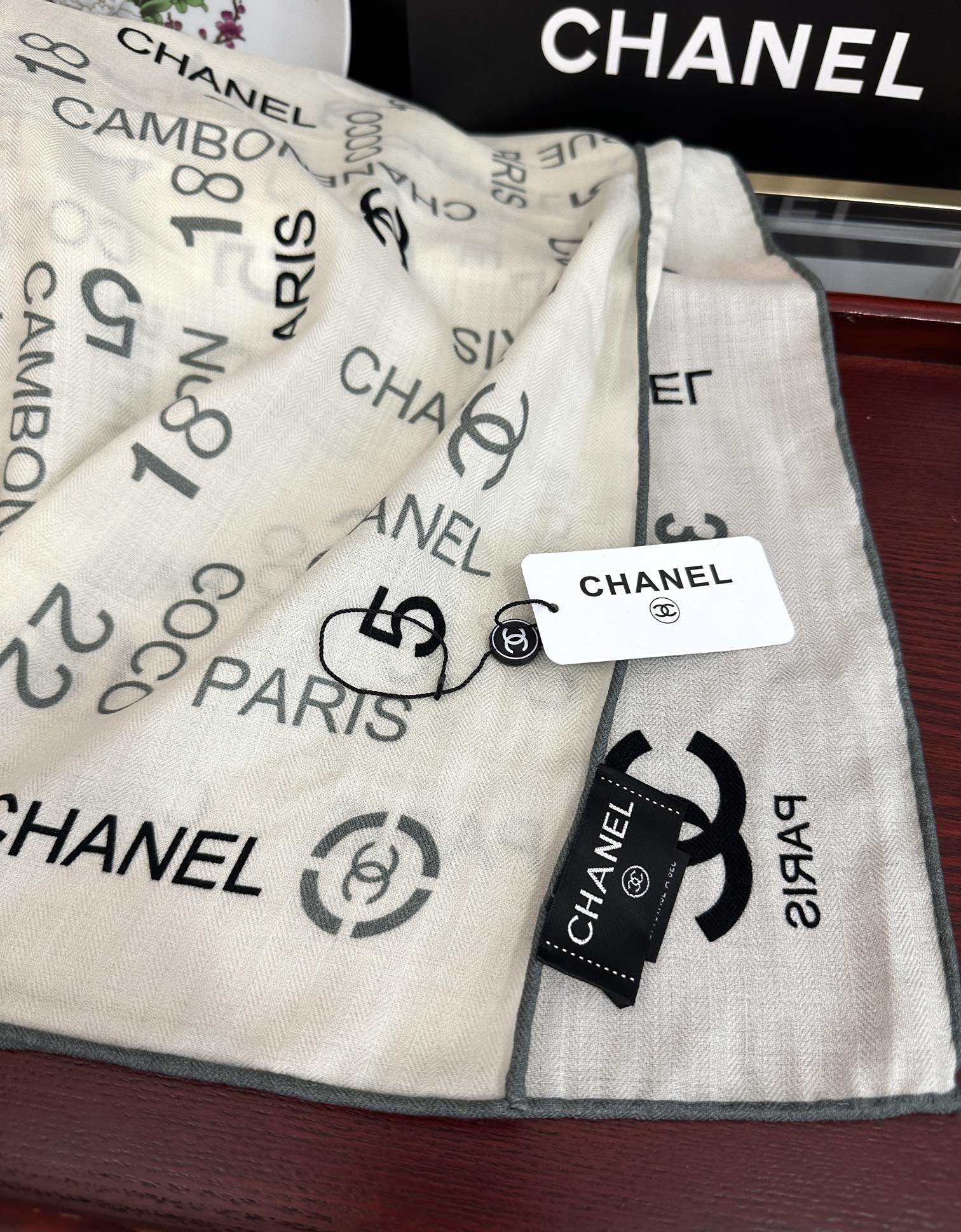 Chanel 香奈儿 2026【双面同色字母印花】太美了 茶花帽子 真心 柔软