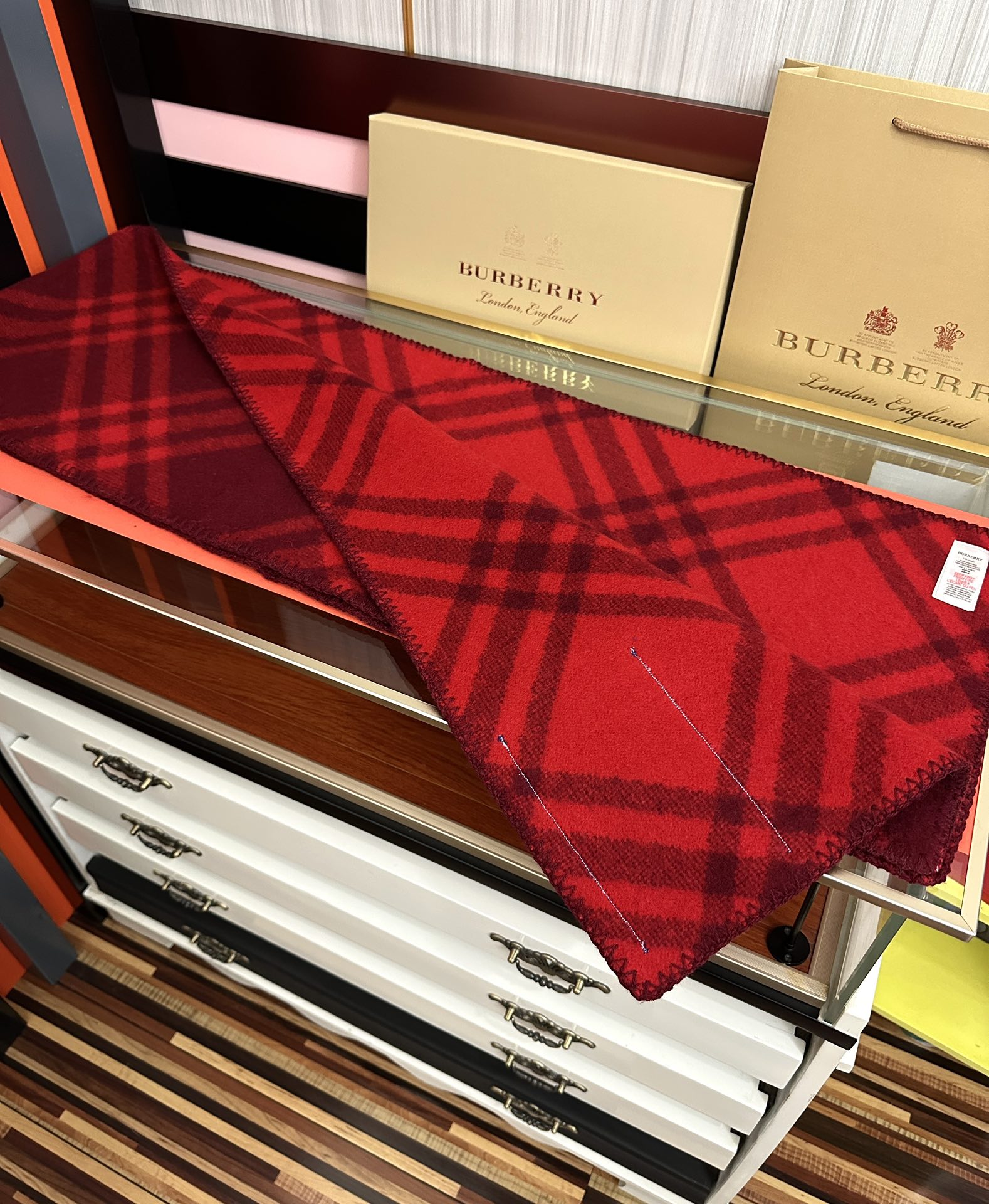 Burberry 巴宝莉 低调的奢侈感 柔美精英高手级别的 感围巾 这款羊绒羊毛混纺围巾