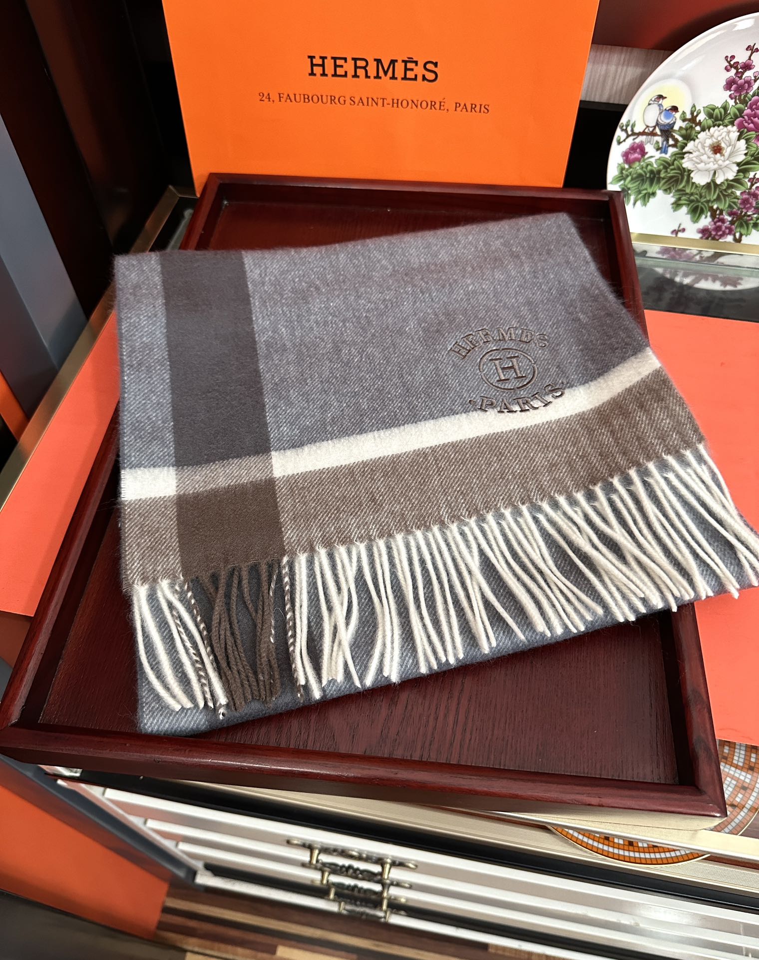 Hermès 125%羊绒 水波纹 爱马仕2026 最 【采用内蒙古山羊绒】 围巾‼ 太美了 让人耳目一新的感觉 手感柔软舒适