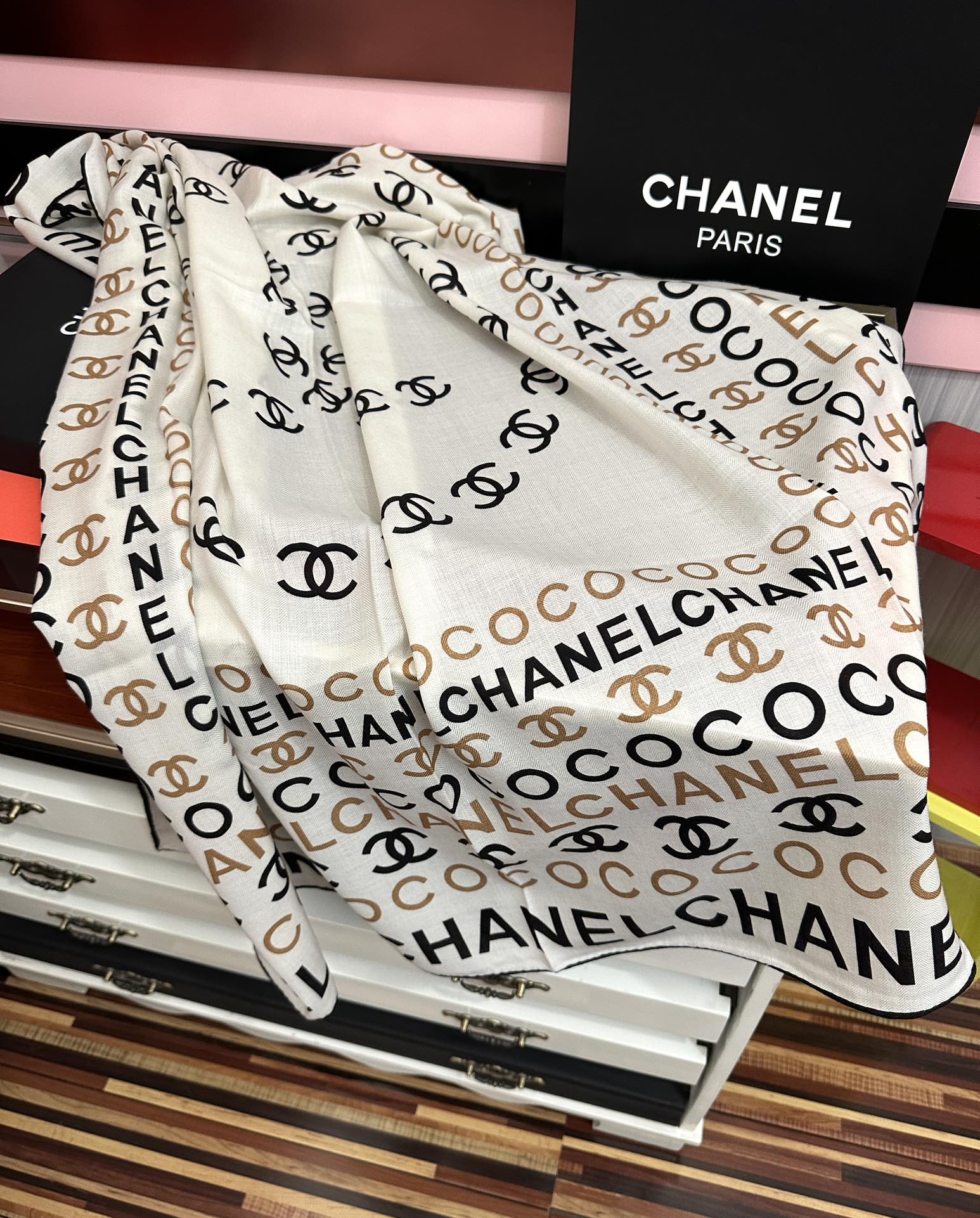 Chanel 香奈儿 ZG同步 【coco风格字母】 设计优雅风 ~气质到骨子里 香奶奶新一季的面料超高级