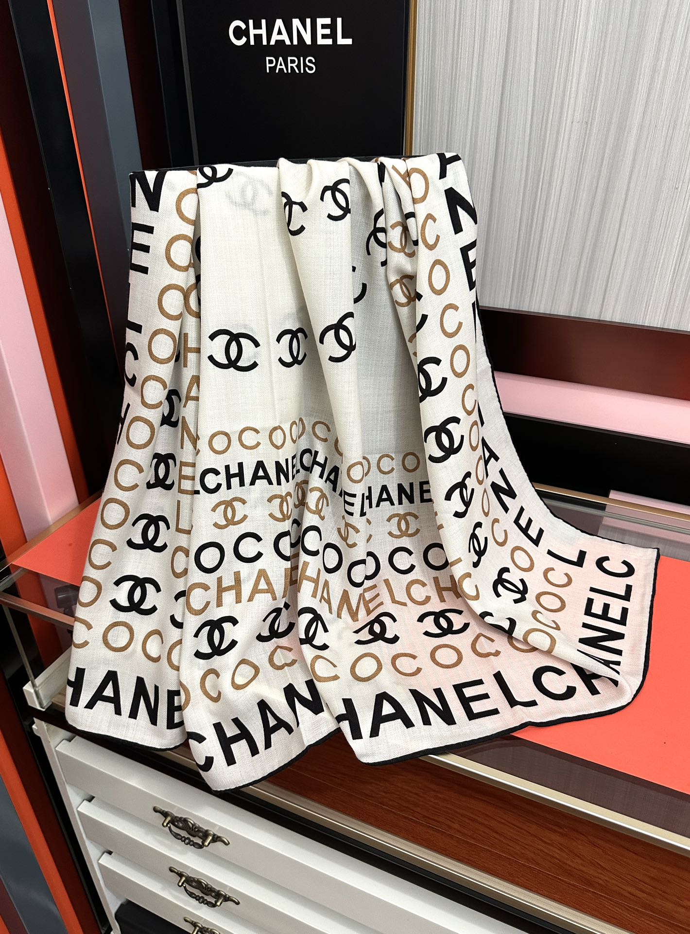 Chanel 香奈儿 ZG同步 【coco风格字母】 设计优雅风 ~气质到骨子里 香奶奶新一季的面料超高级