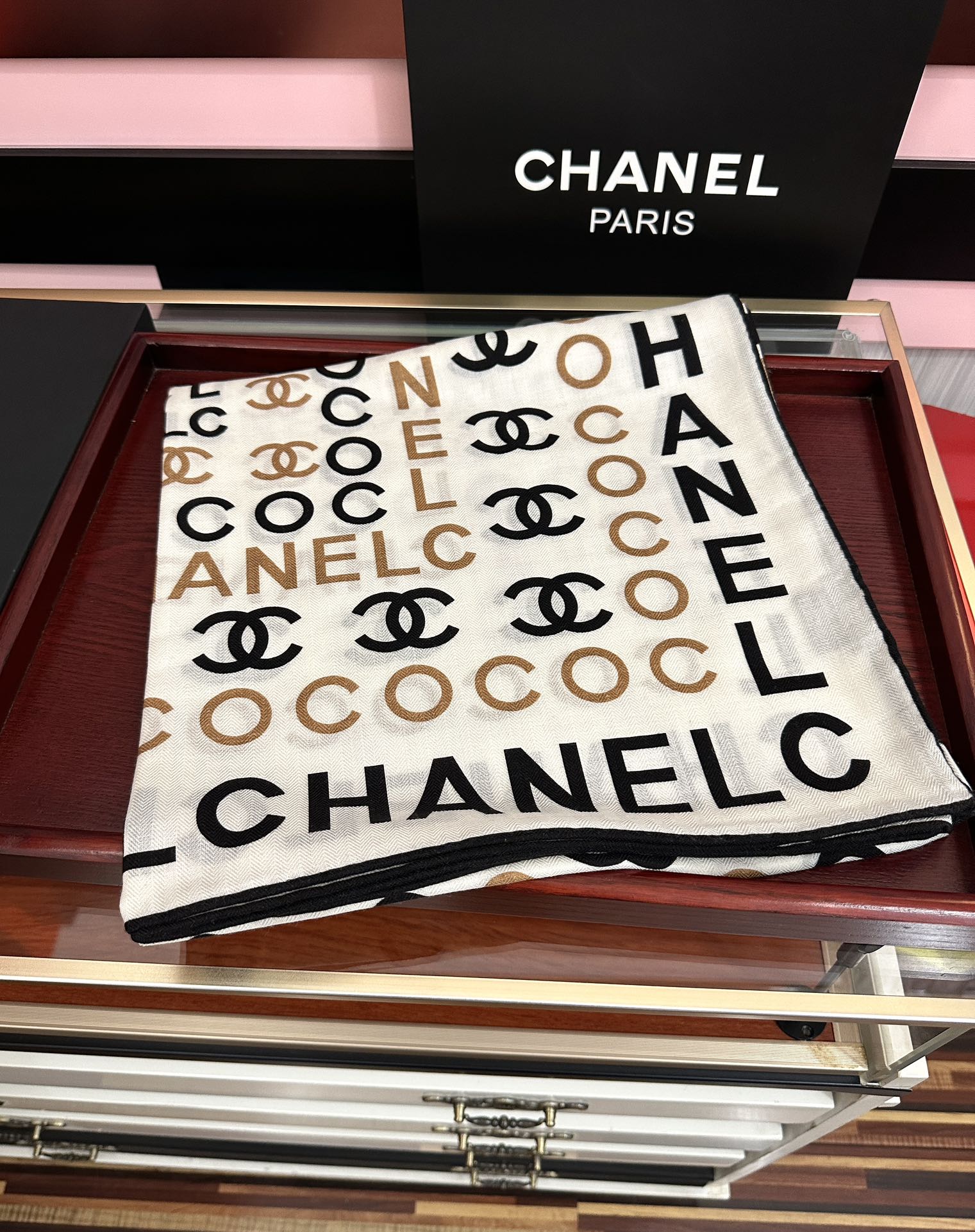 Chanel 香奈儿 ZG同步 【coco风格字母】 设计优雅风 ~气质到骨子里 香奶奶新一季的面料超高级